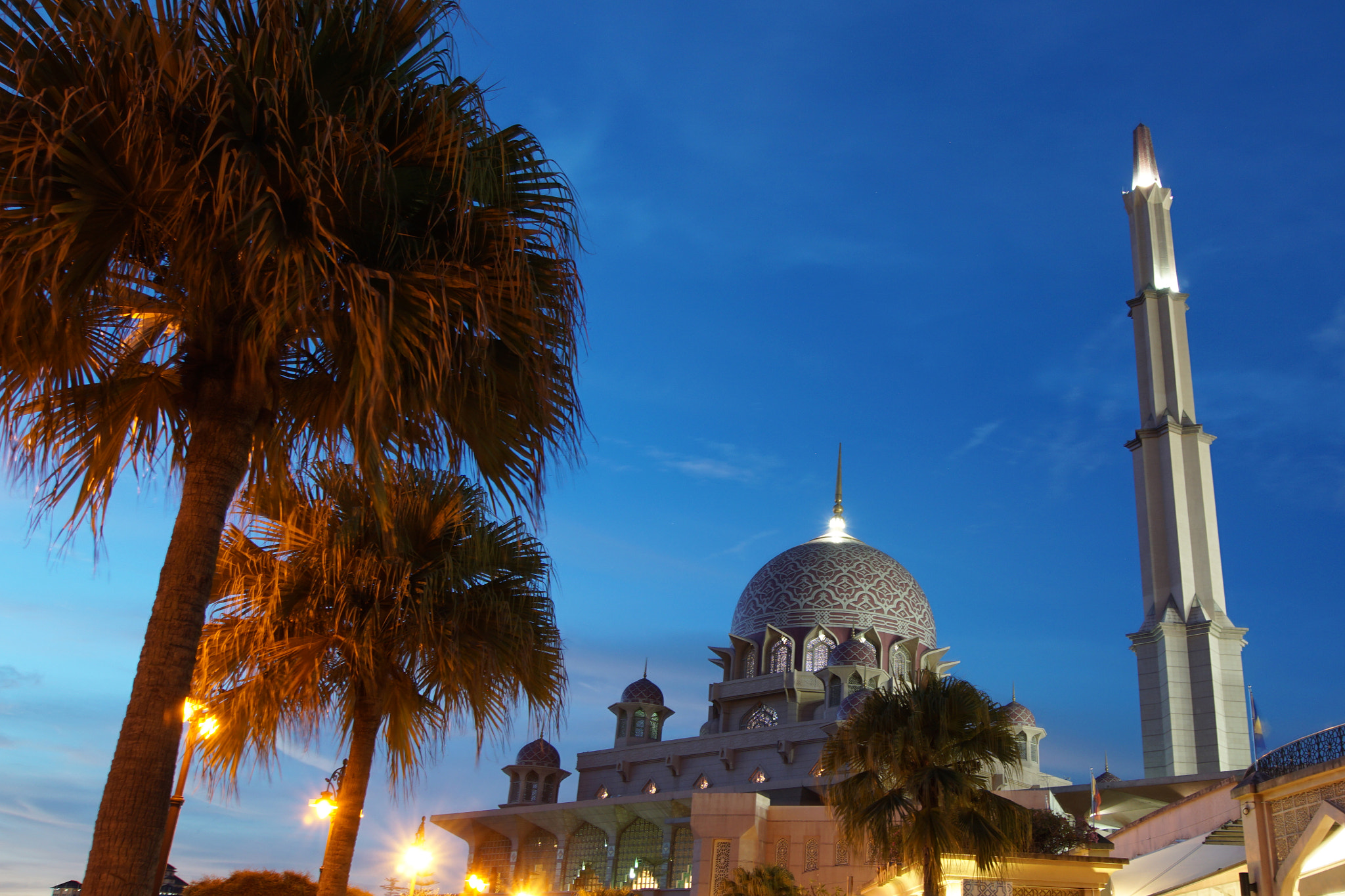 Sigma 28mm f/1.8 DG Macro EX sample photo. Sunset at putra mosque photography