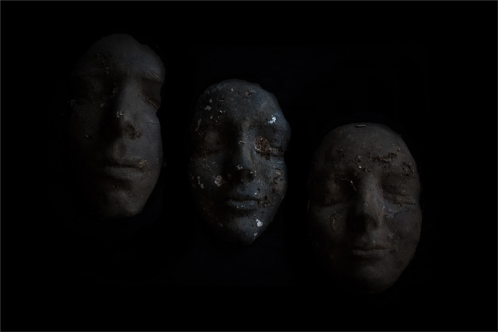 Canon EF 100mm F2.8L Macro IS USM sample photo. Faces and masks photography