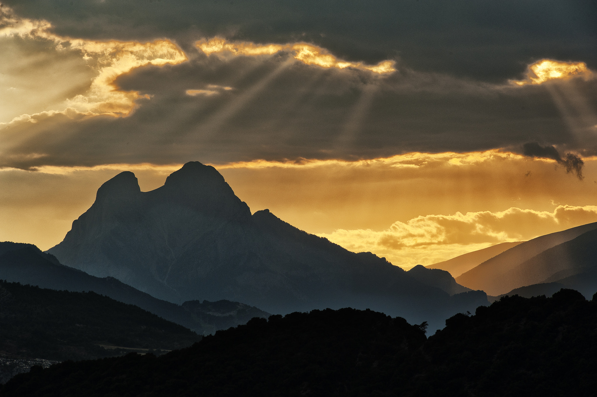 Nikon D700 + Sigma 70-200mm F2.8 EX DG OS HSM sample photo. Pedraforca photography