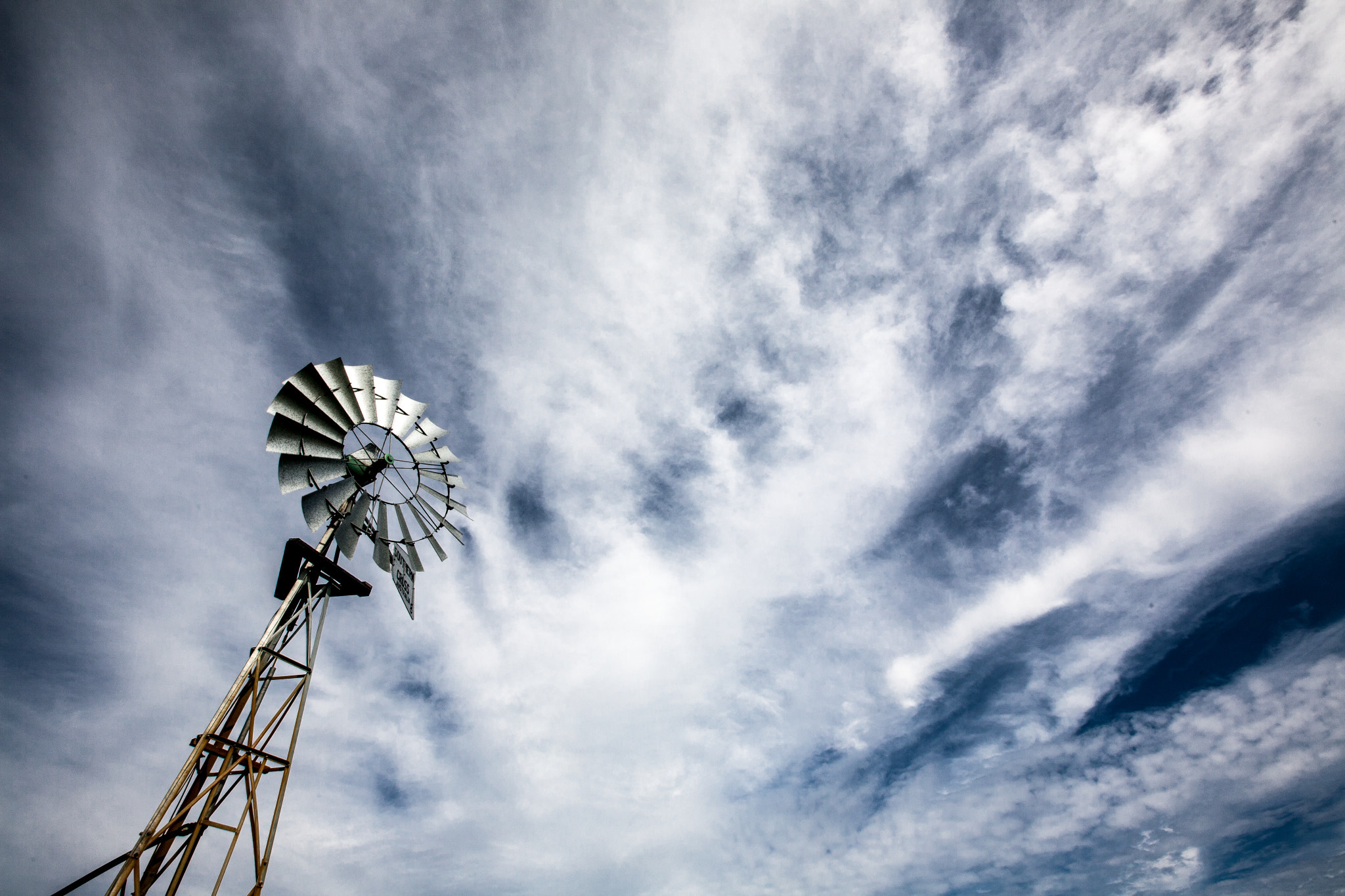 Canon EF 16-35mm F2.8L II USM sample photo. Streams in the sky photography