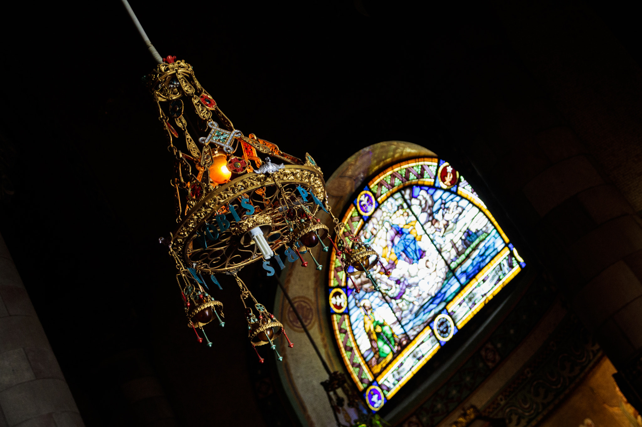 Canon EOS 750D (EOS Rebel T6i / EOS Kiss X8i) sample photo. Chandelier photography