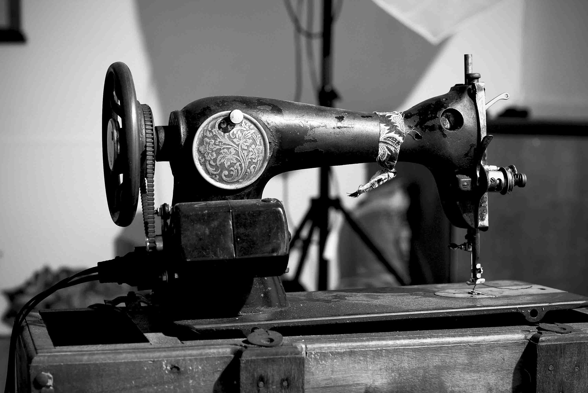 AF Nikkor 18mm f/2.8D + 2.8x sample photo. Old machine photography