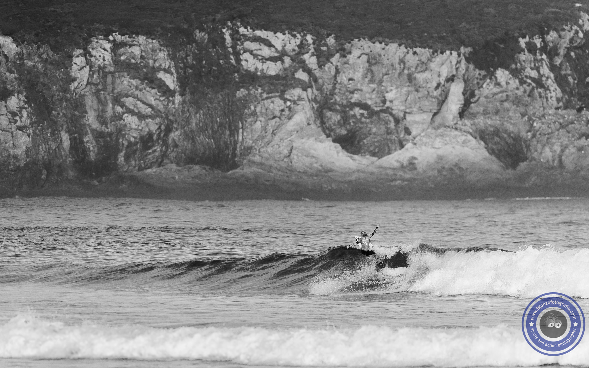 Nikon AF-S Nikkor 400mm F2.8G ED VR II sample photo. Black and white action. photography
