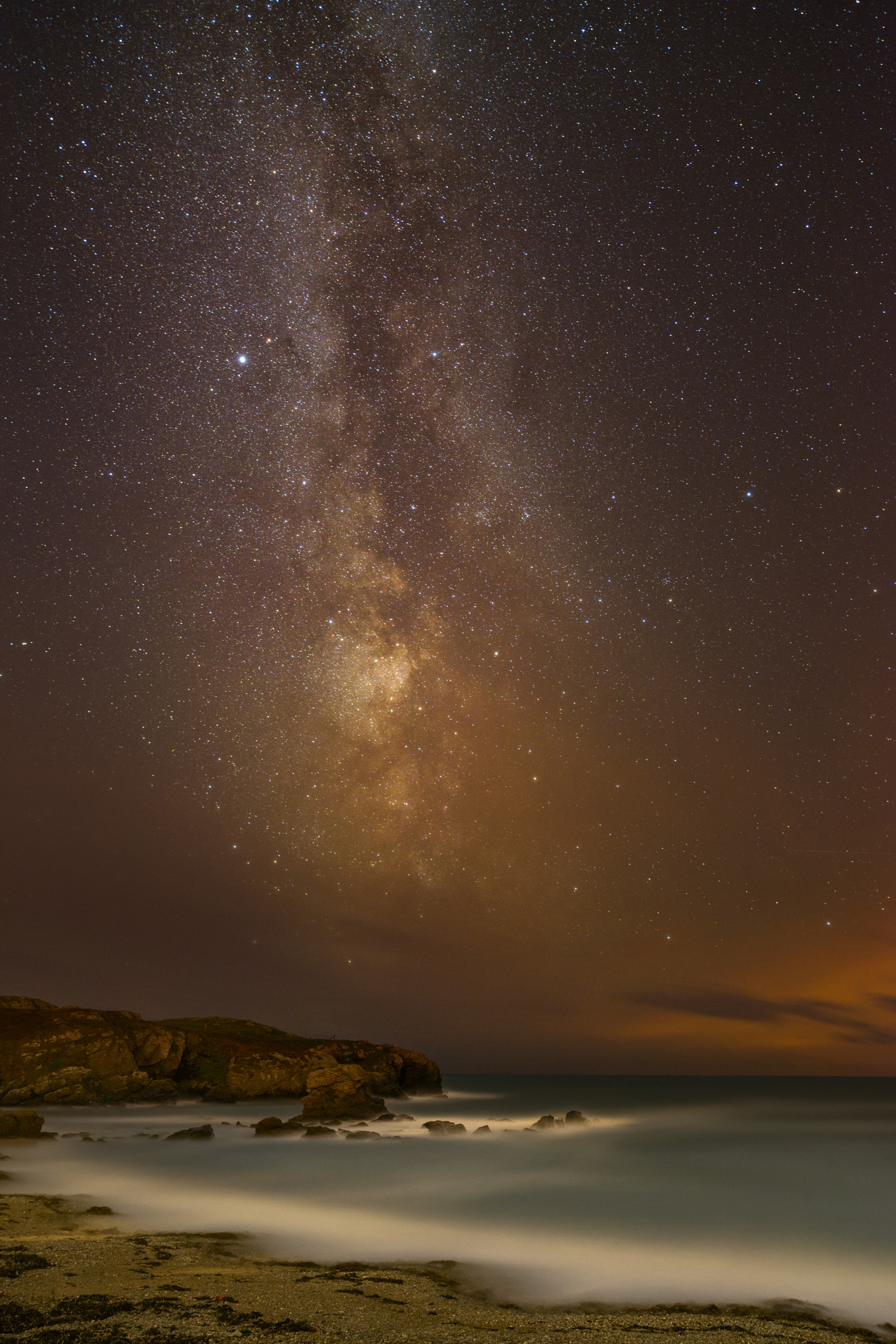 Nikon D800E + ZEISS Distagon T* 21mm F2.8 sample photo. Milky way over anglesey photography