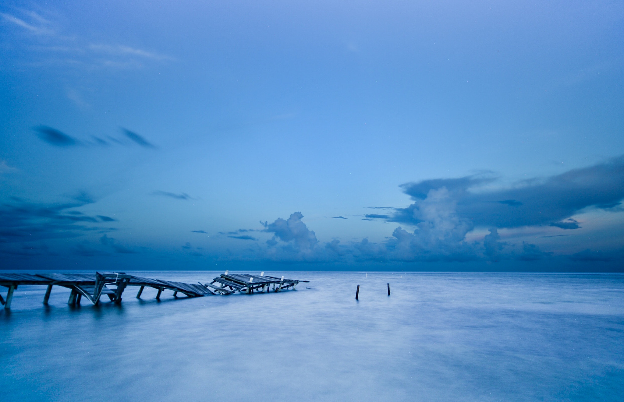 Sigma 10-20mm F4-5.6 EX DC HSM sample photo. Broken pier after the storm.  photography