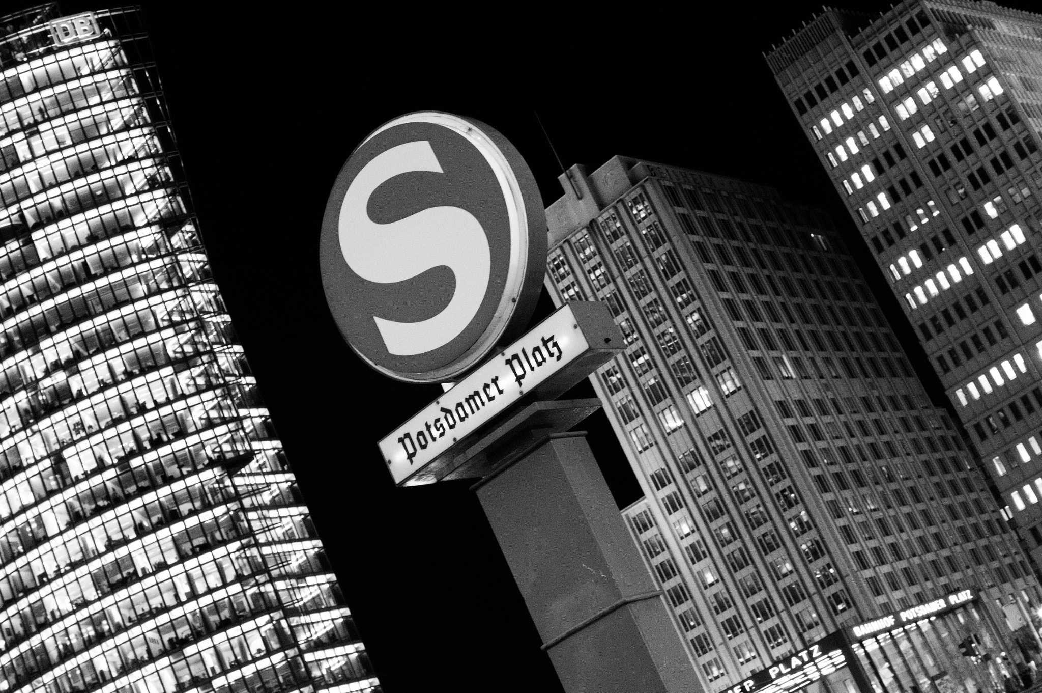 Sony SLT-A55 (SLT-A55V) + Sony DT 35mm F1.8 SAM sample photo. Potsdamer platz photography