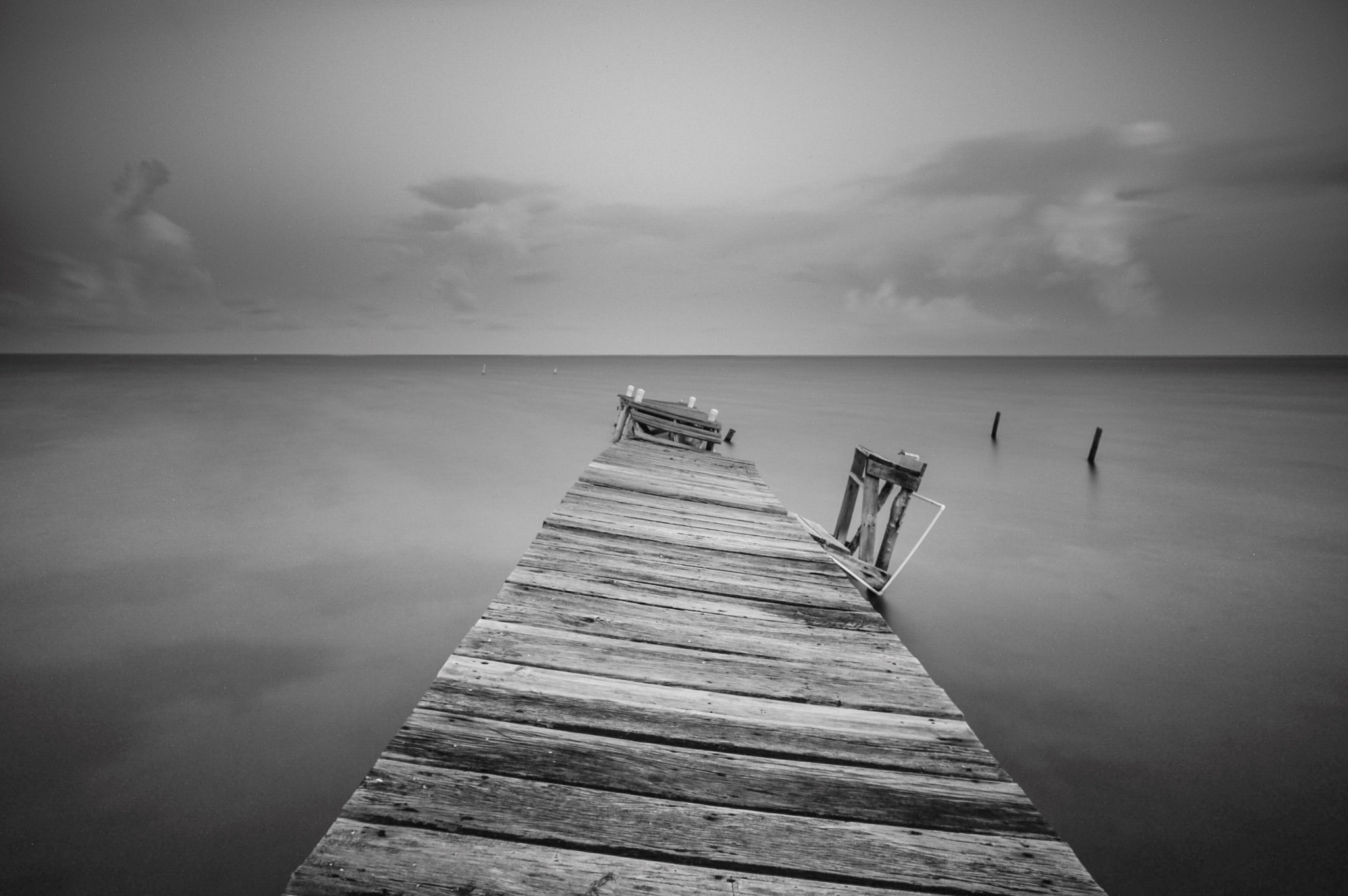 Sigma 10-20mm F4-5.6 EX DC HSM sample photo. Pier in the grey.  photography