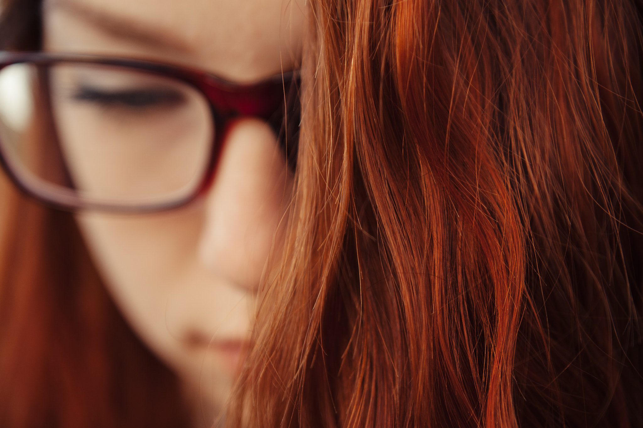 AF Zoom-Nikkor 35-135mm f/3.5-4.5 sample photo. Red hair, dyed with henna. photography