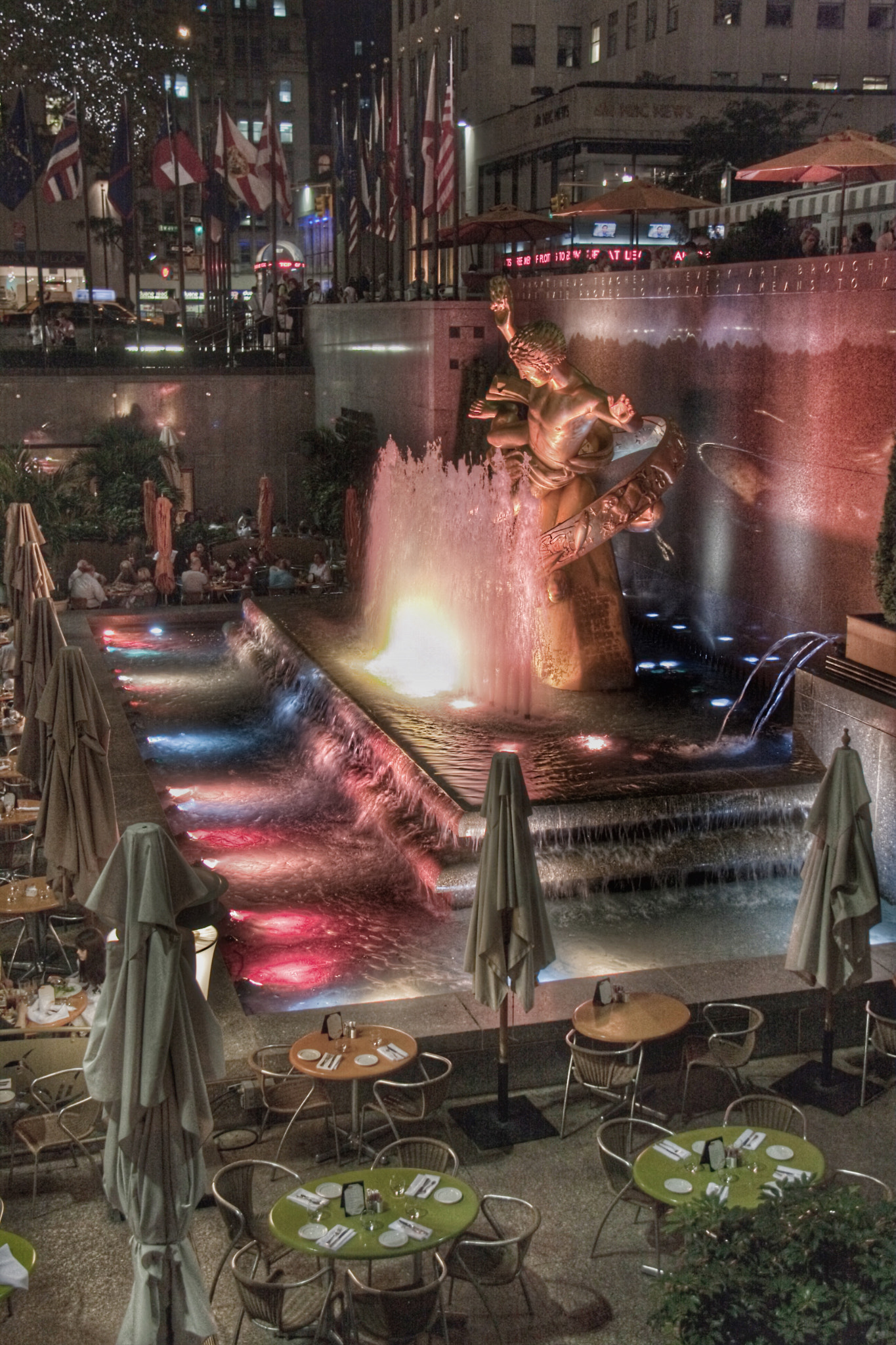 Canon EF-S 18-200mm F3.5-5.6 IS sample photo. Rockefeller center, new york photography