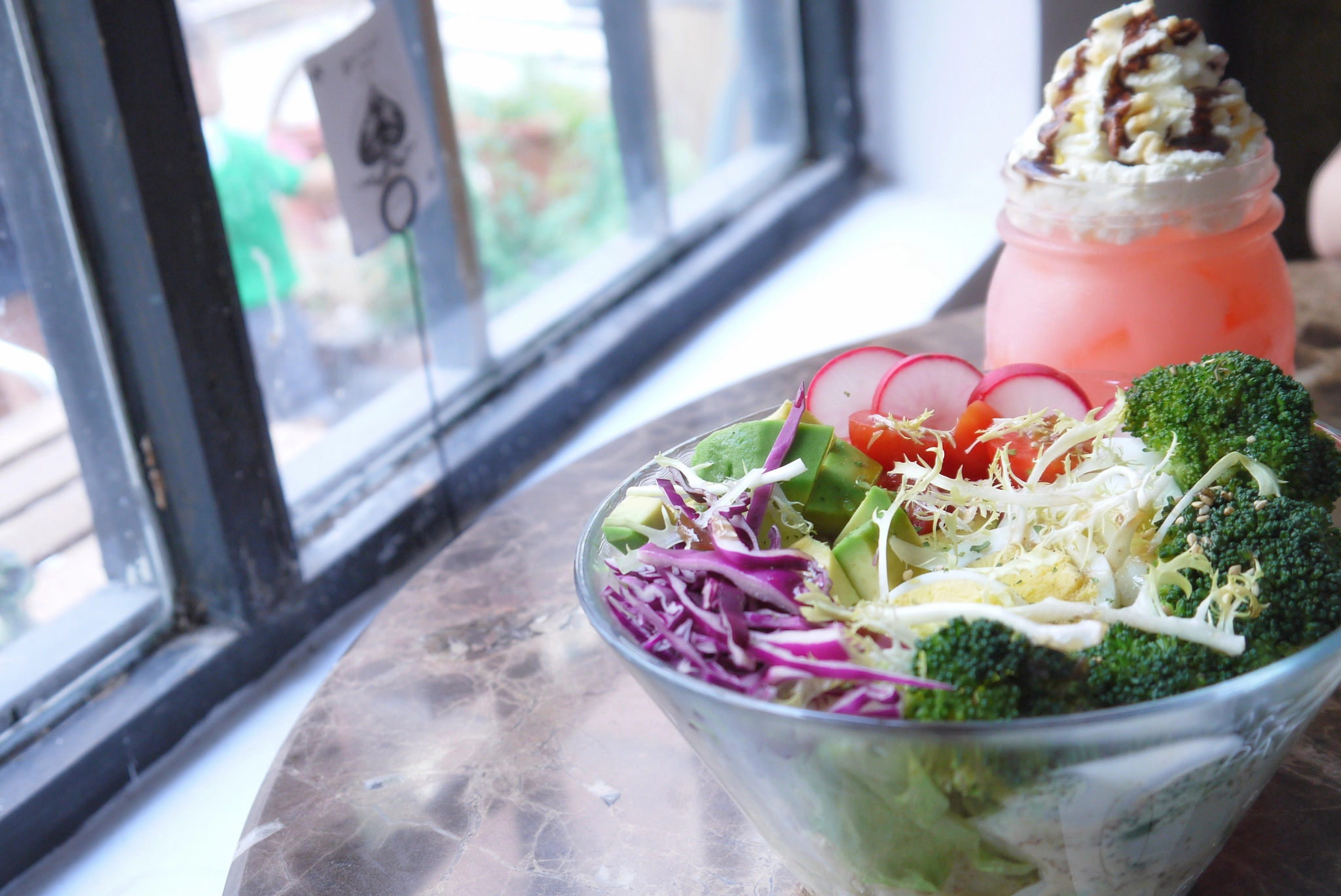 Panasonic Lumix DMC-GF2 + Panasonic Lumix G Vario 14-42mm F3.5-5.6 ASPH OIS sample photo. Salad and the drink named girls' generation photography