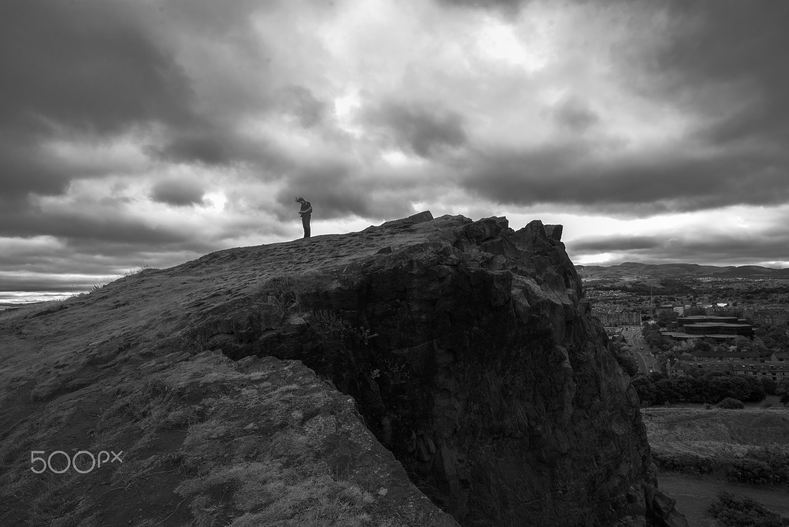 Nikon D600 + AF Nikkor 20mm f/2.8 sample photo. Playing phone at edge of cliff photography