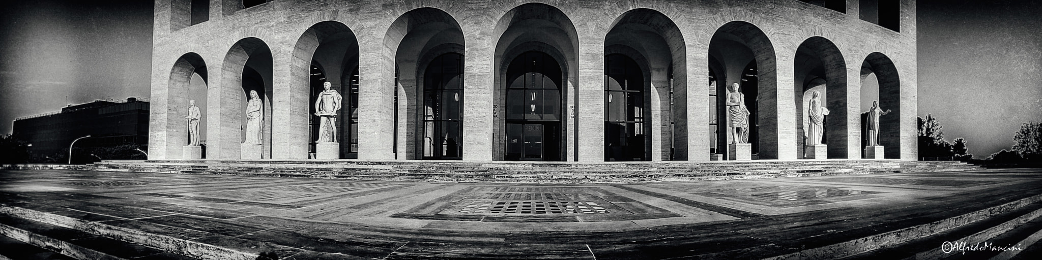 Samsung NX3000 + NX 20-50mm F3.5-5.6 sample photo. The colosseum photography