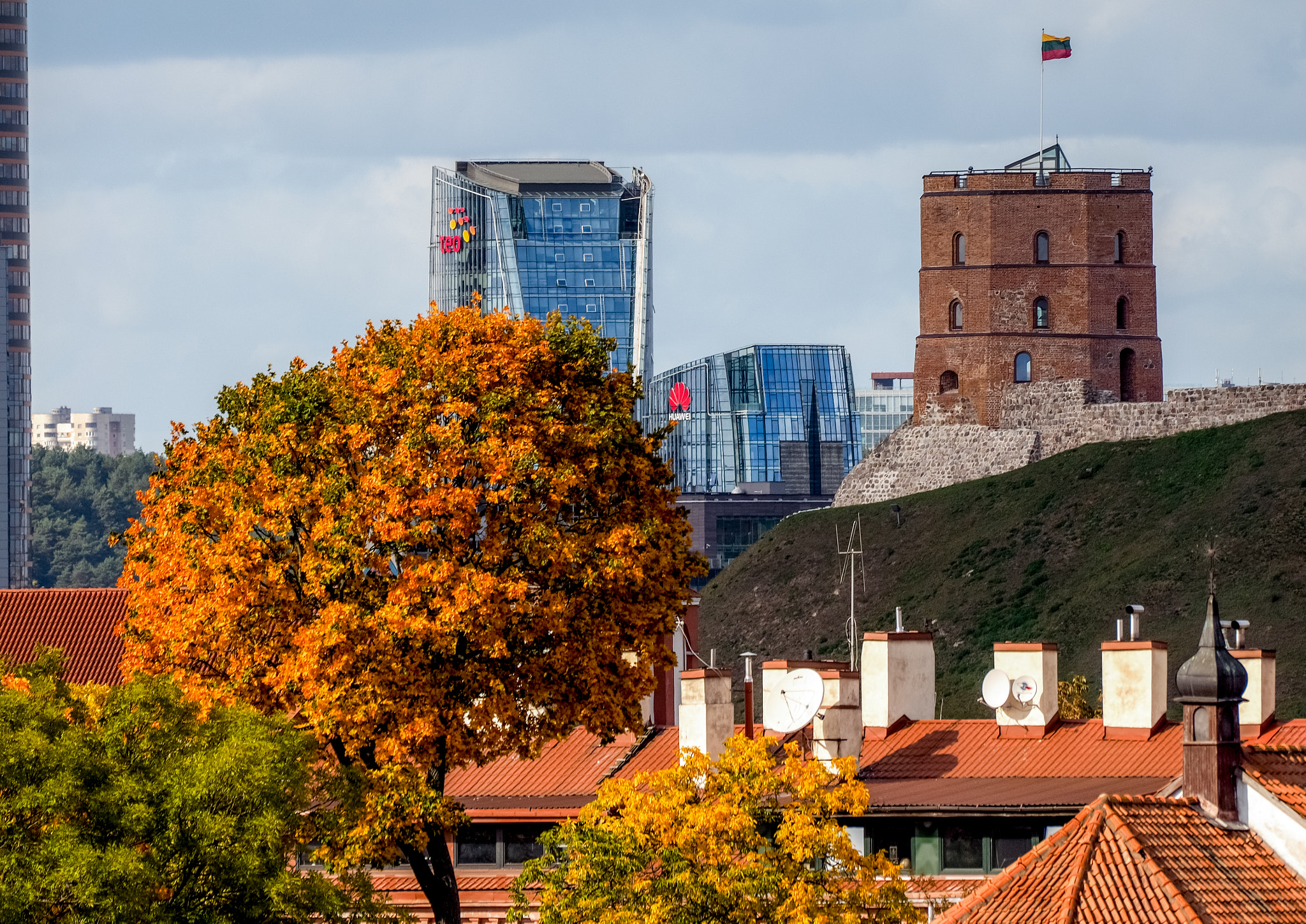 Olympus Zuiko Digital ED 70-300mm F4.0-5.6 sample photo. Autumn in vilnius photography