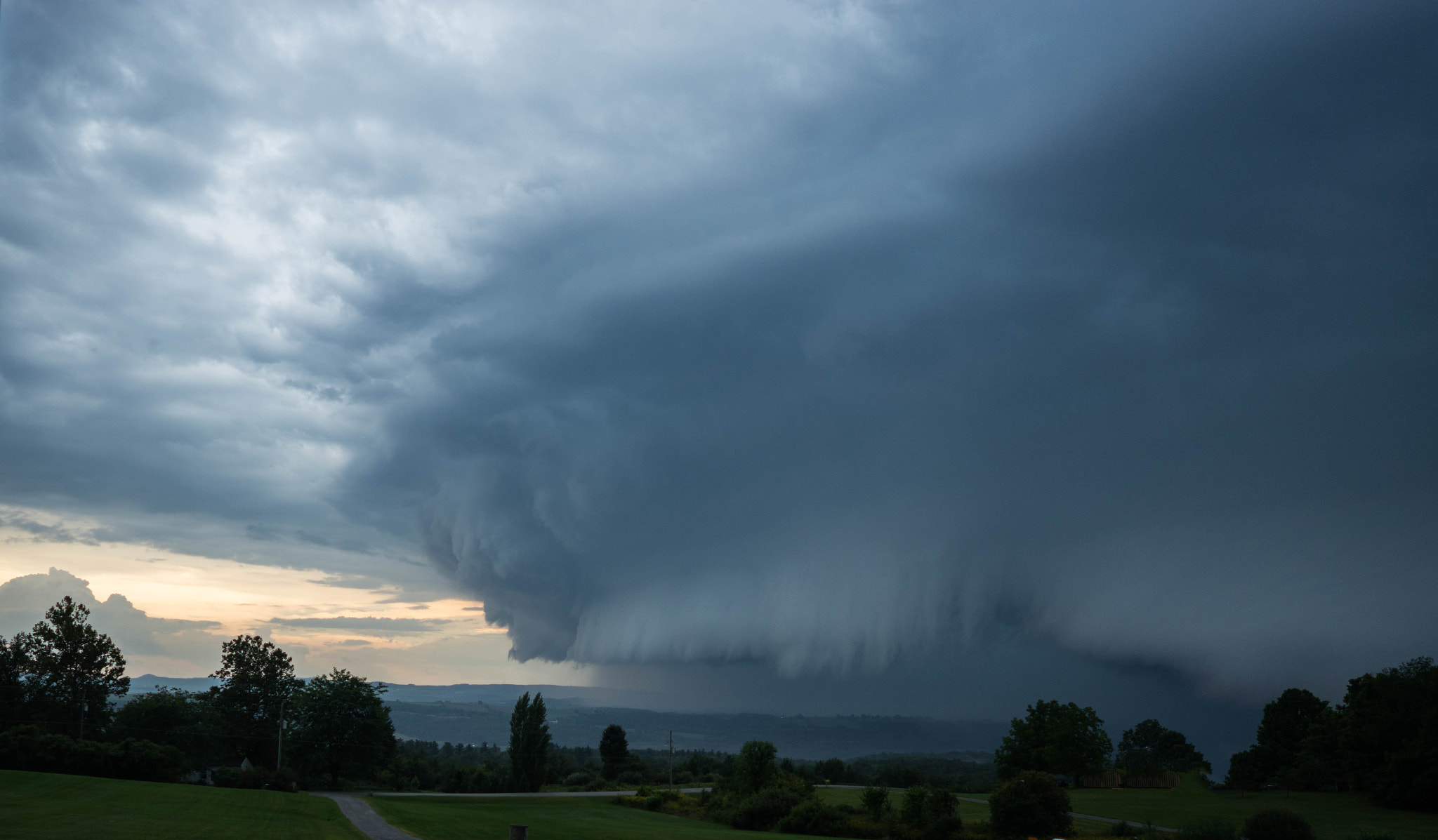 Sony a7 II + ZEISS Batis 25mm F2 sample photo. Approaching storm photography