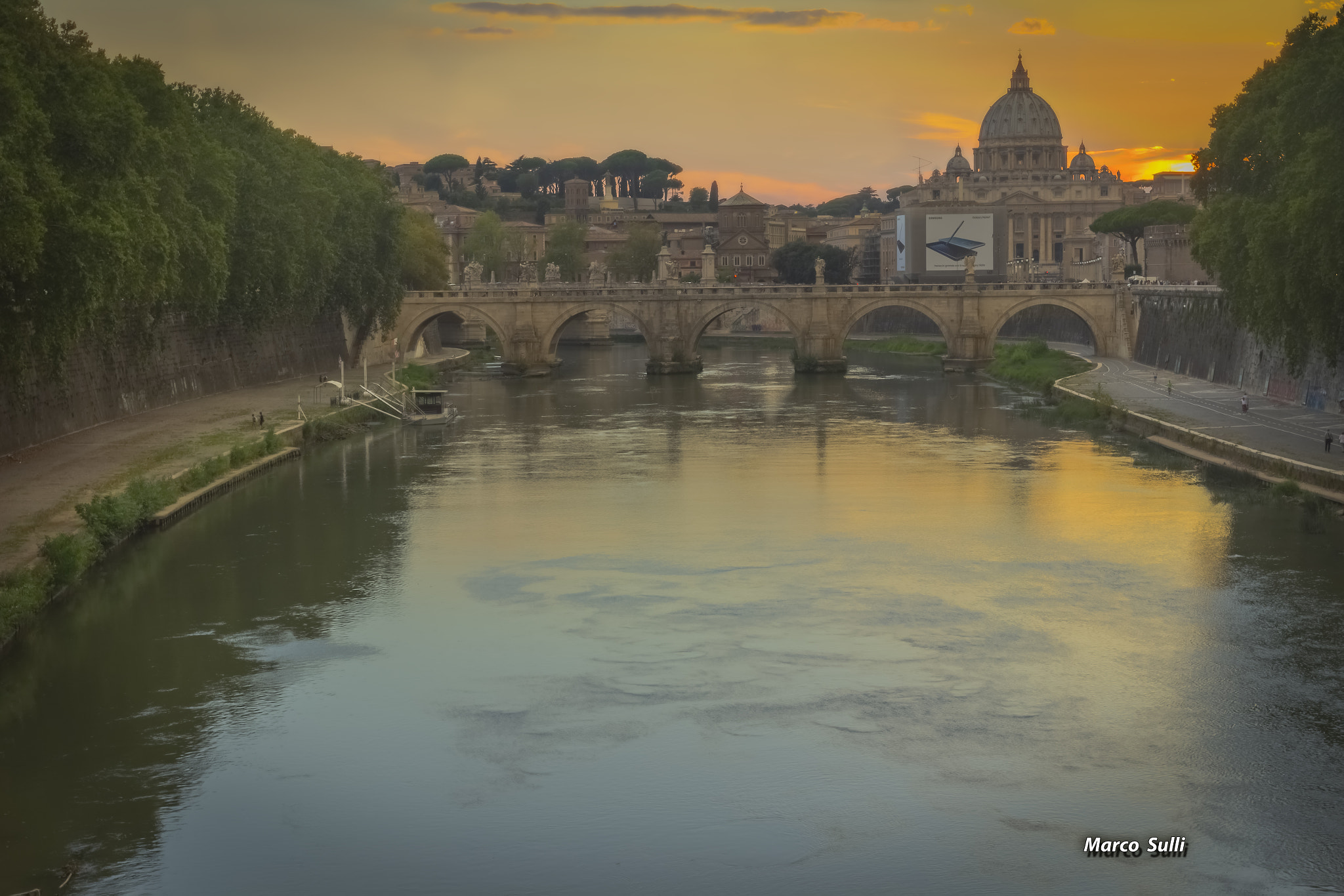 Canon EOS 1200D (EOS Rebel T5 / EOS Kiss X70 / EOS Hi) + Canon EF 17-40mm F4L USM sample photo. Ponte umberto i photography