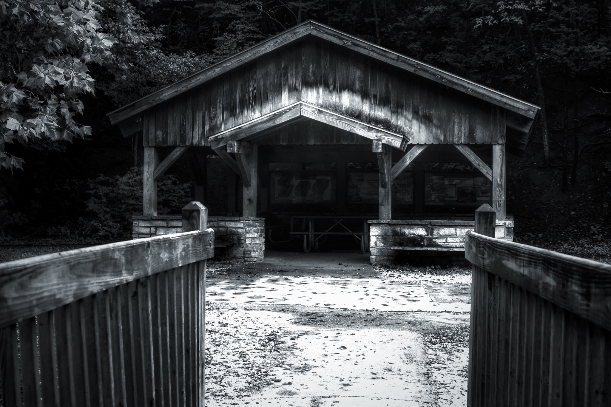 Canon EOS 1000D (EOS Digital Rebel XS / EOS Kiss F) sample photo. Old pavilion at lake of the ozarks photography