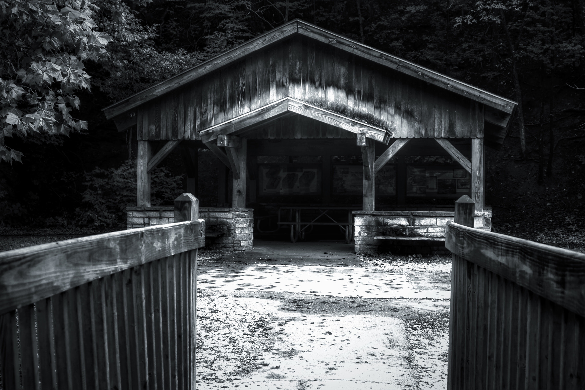 Canon EOS 1000D (EOS Digital Rebel XS / EOS Kiss F) + Tamron AF 28-200mm F3.8-5.6 XR Di Aspherical (IF) Macro sample photo. Old pavilion at lake of the ozarks photography