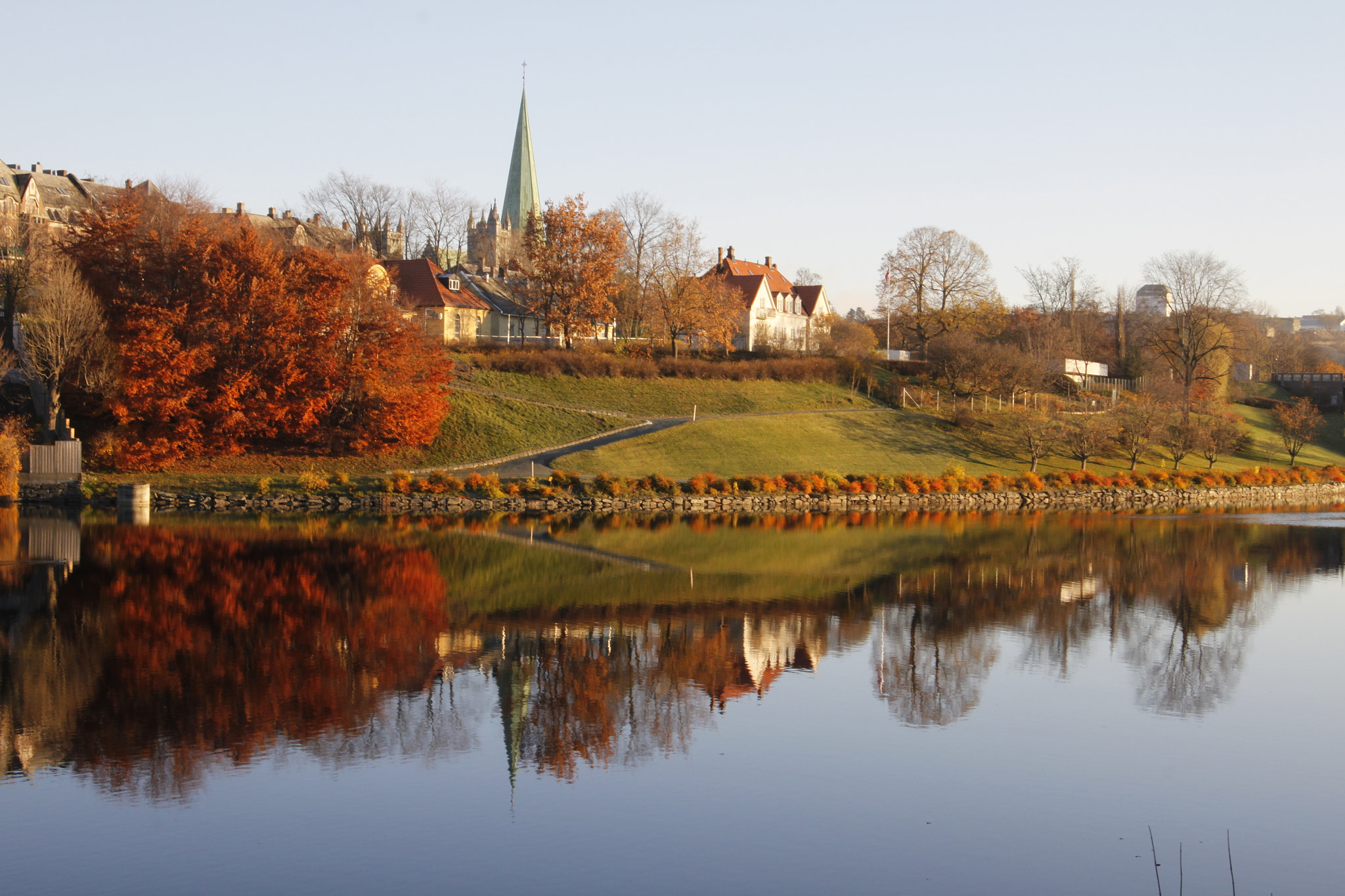 Canon EOS 500D (EOS Rebel T1i / EOS Kiss X3) sample photo. Nidaros domkirke in nidelva photography