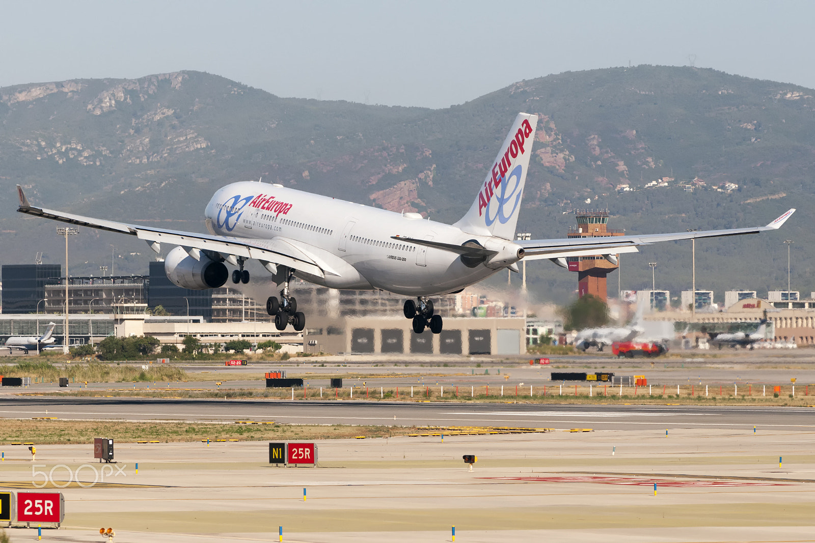 AF Zoom-Nikkor 80-200mm f/2.8 ED sample photo. Aea a330-243 ec-maj photography