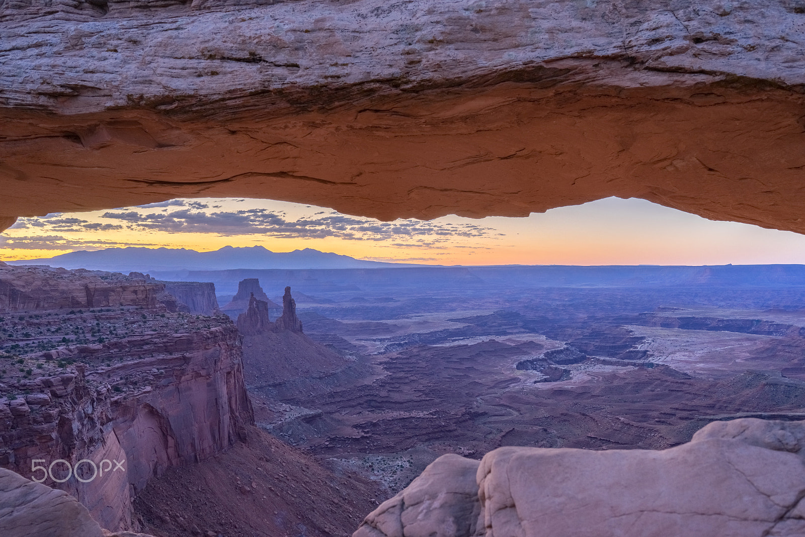Sony a7R + Sony FE 28mm F2 sample photo. Mesa arch at sunrise photography