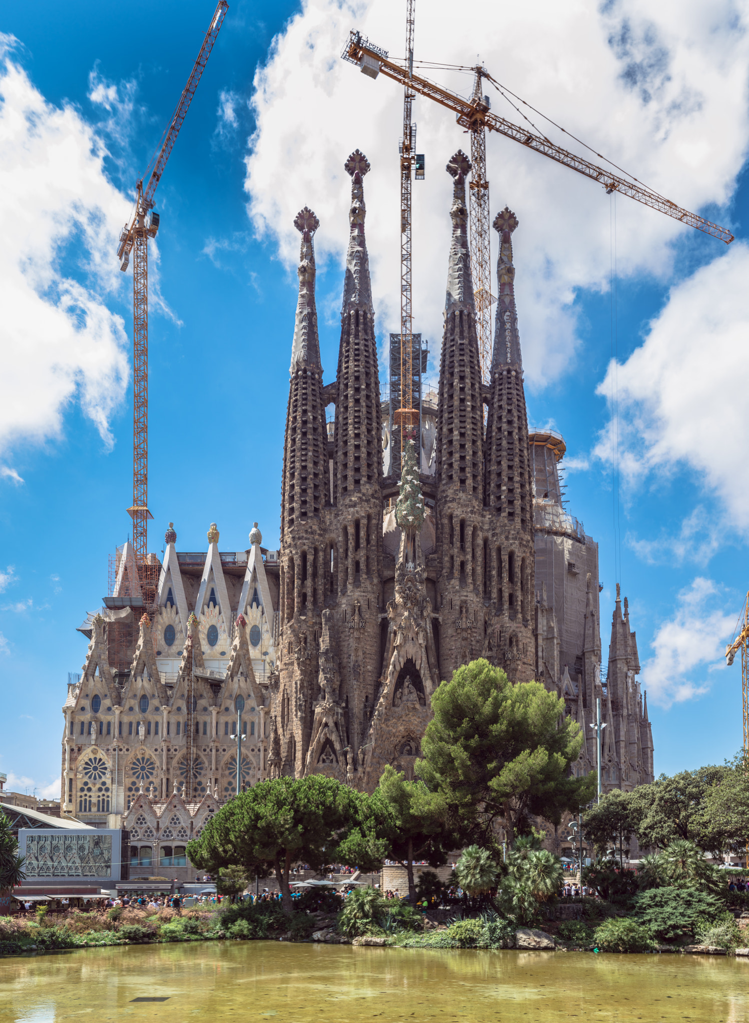 Canon EF-S 18-55mm F3.5-5.6 II sample photo. La sagrada familia photography