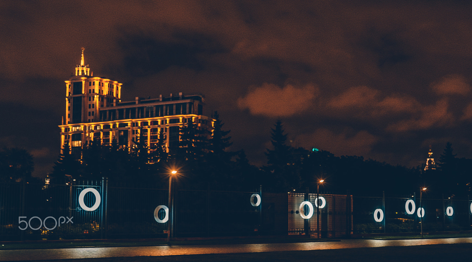 Sony a7R II + Sony 50mm F1.4 sample photo. Moscow at night - circles photography