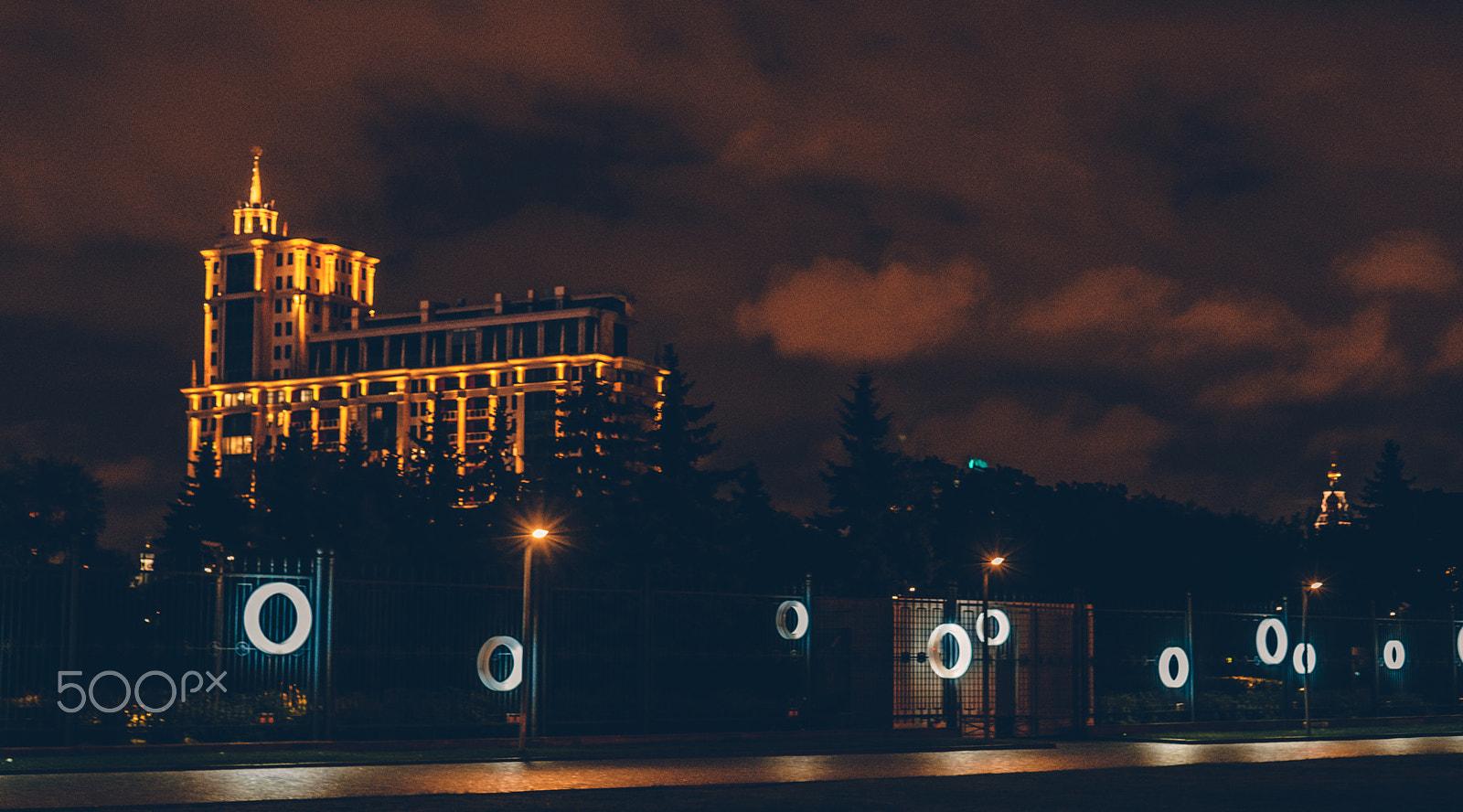Sony 50mm F1.4 sample photo. Moscow at night - circles photography