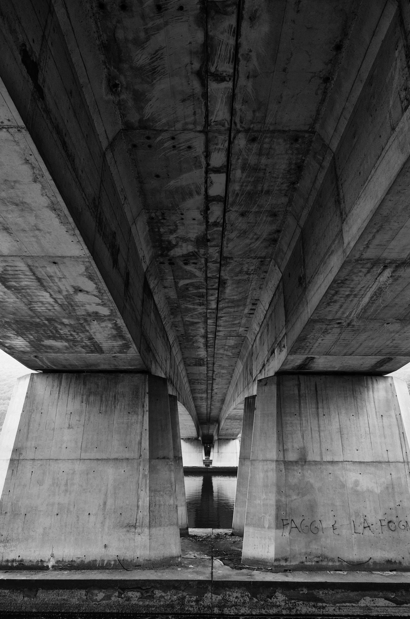 Sigma 8-16mm F4.5-5.6 DC HSM sample photo. Under the bridge photography