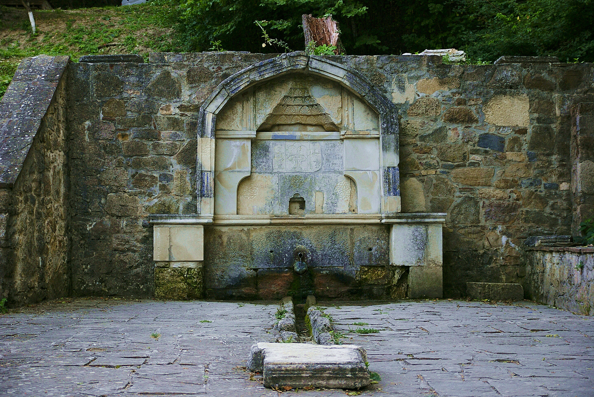 Sony Alpha DSLR-A230 + Sigma 17-70mm F2.8-4 DC Macro HSM sample photo. The monastery of surb khach photography