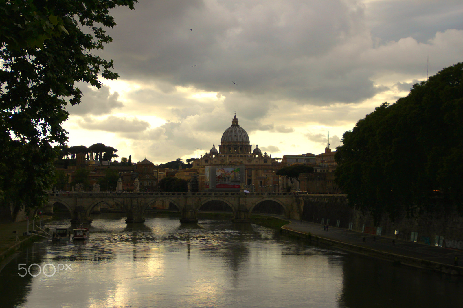 Canon EOS 500D (EOS Rebel T1i / EOS Kiss X3) sample photo. Sobre el tiber photography