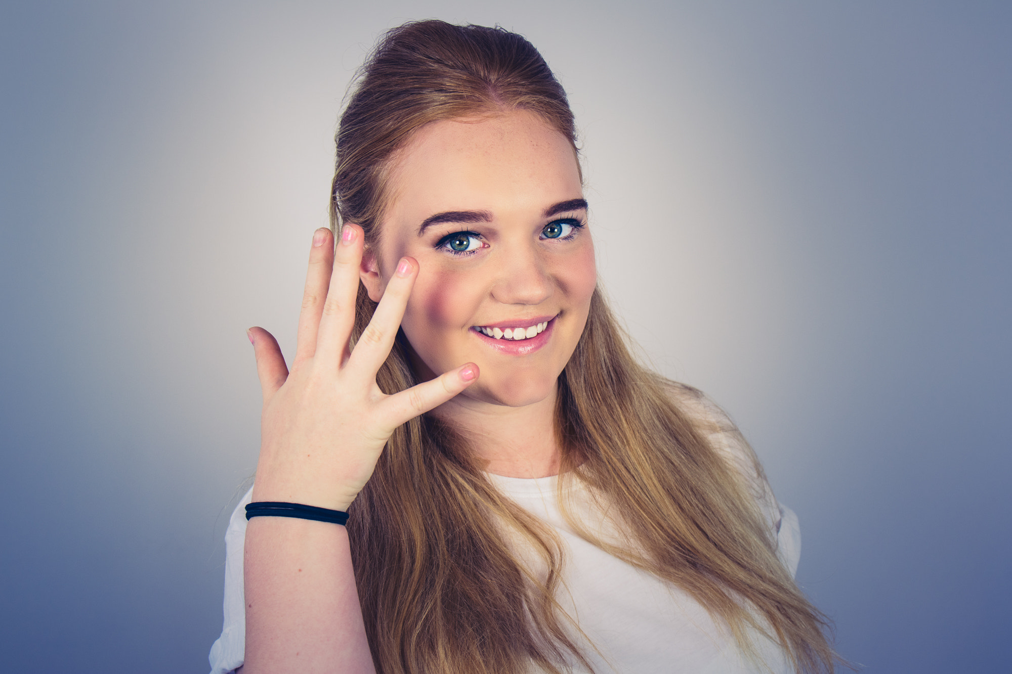 Canon EF 24-70mm F4L IS USM sample photo. Ebba in the studio photography