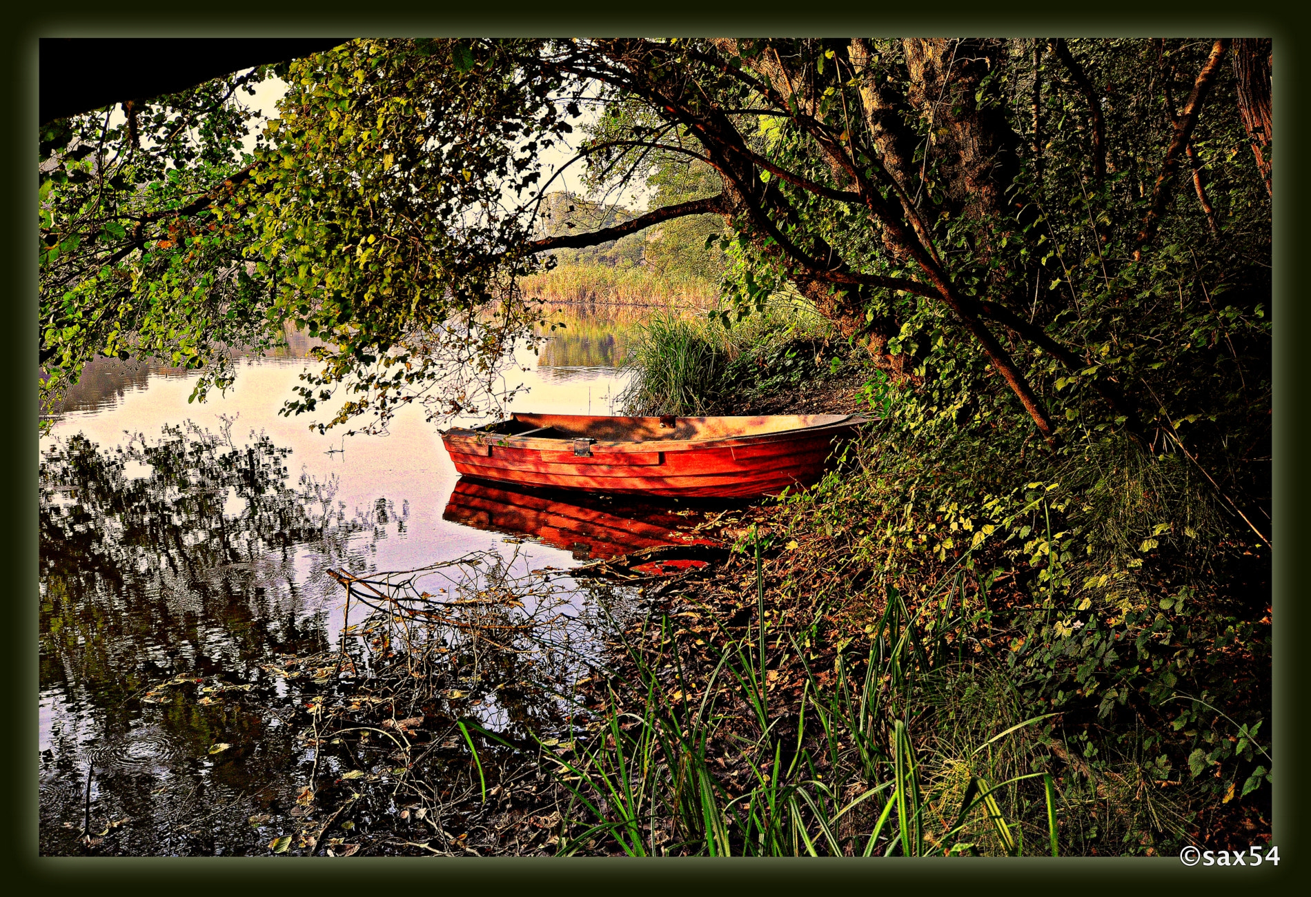 Sigma 10-20mm F4-5.6 EX DC HSM sample photo. The red boat photography