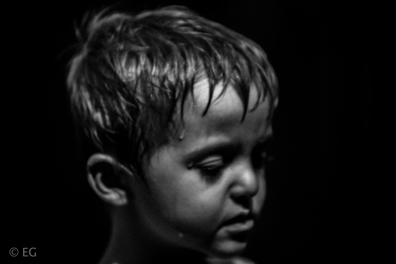 Sigma 70-200mm F2.8 EX DG OS HSM sample photo. Kid in the dark photography