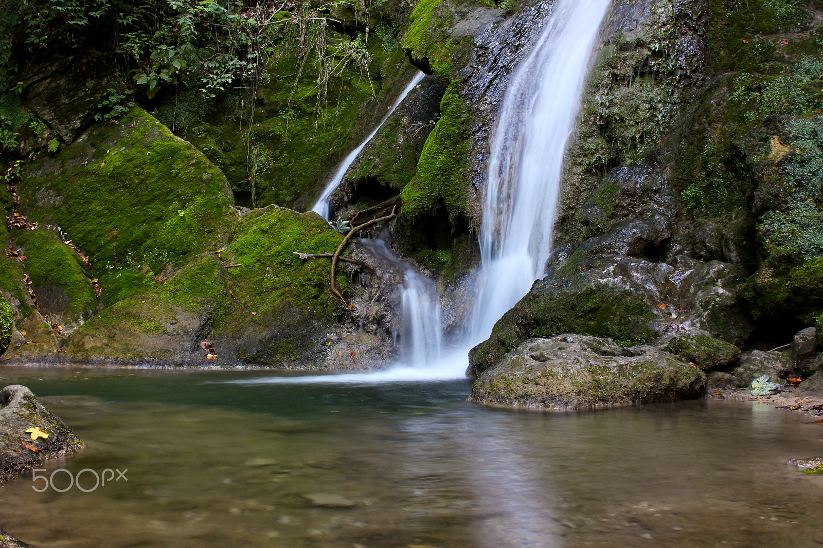 Canon EOS 600D (Rebel EOS T3i / EOS Kiss X5) + Sigma 24-70mm F2.8 EX DG Macro sample photo. Waterfall photography