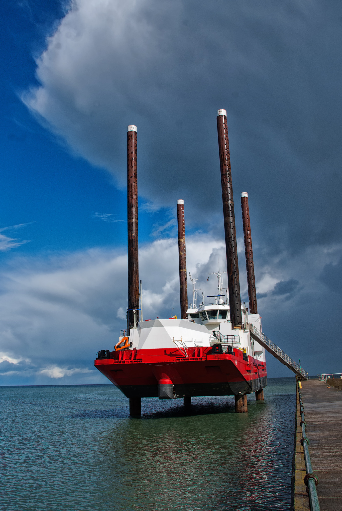 Nikon D60 + Sigma 18-200mm F3.5-6.3 DC OS HSM sample photo. The wind ship photography