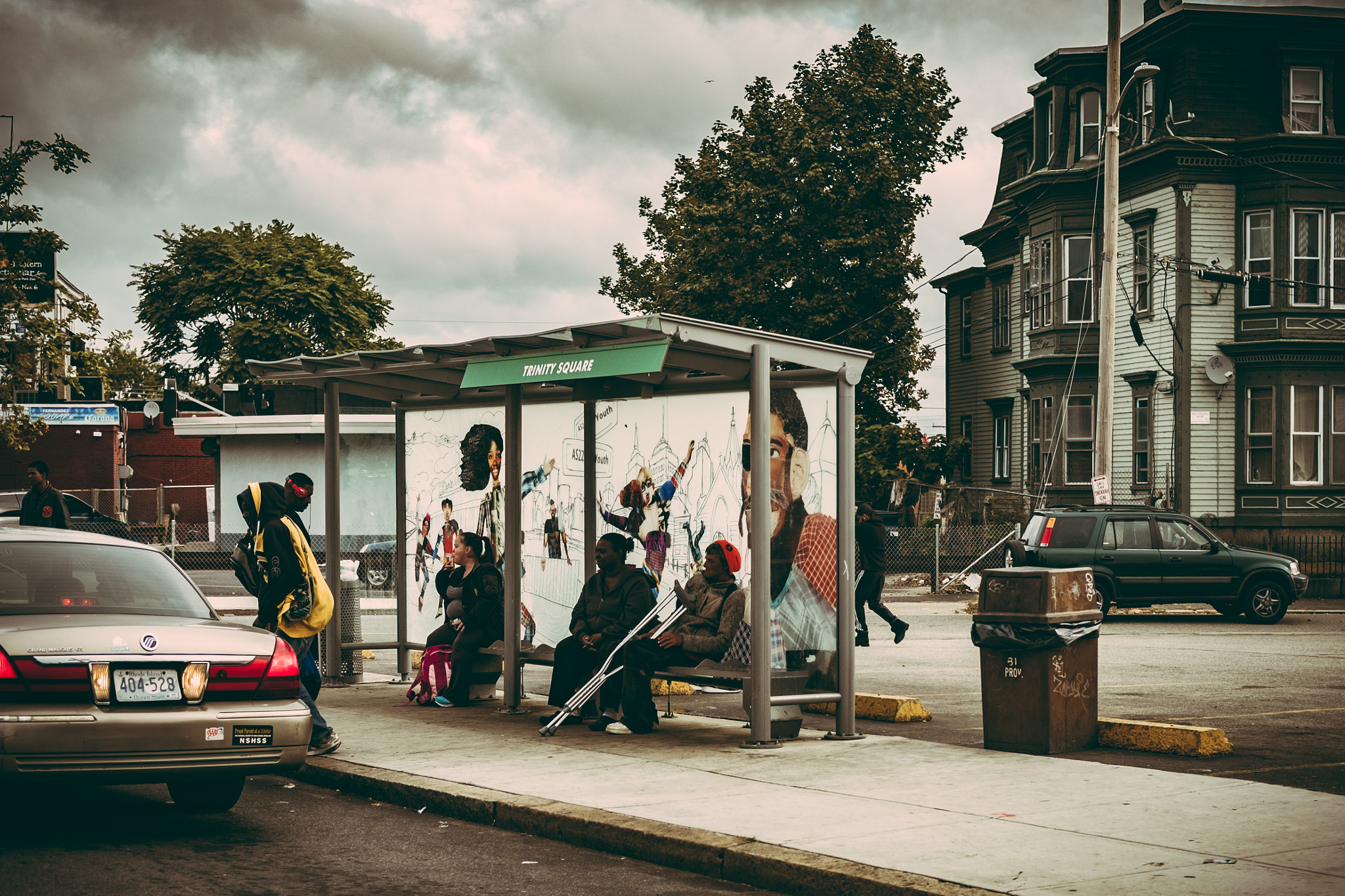 Fujifilm X-E2S + Fujifilm XF 35mm F2 R WR sample photo. Bus shelter photography