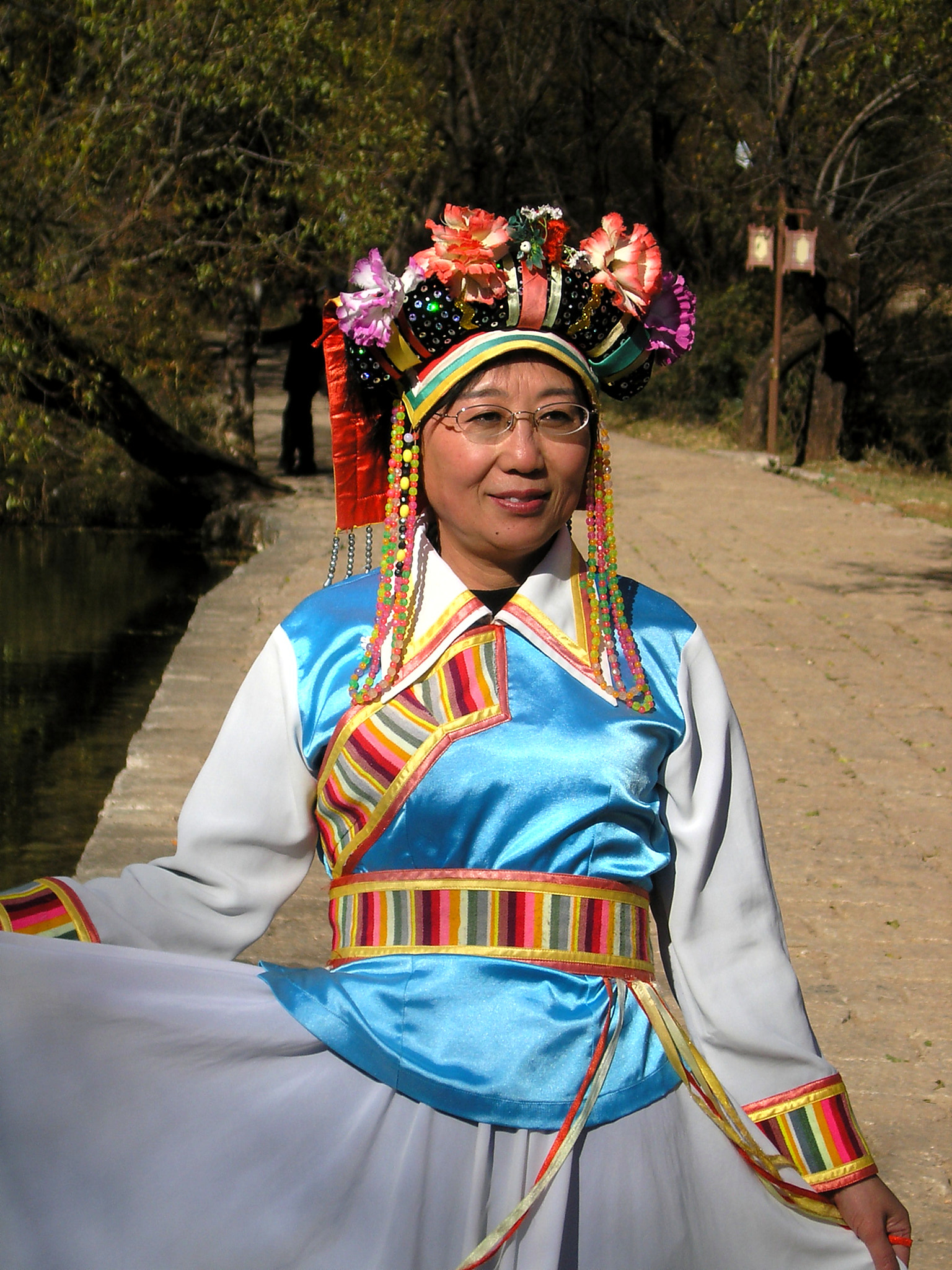 Olympus C5060WZ sample photo. Traditional chinese dress. photography