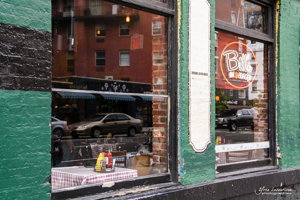 Canon EOS 1000D (EOS Digital Rebel XS / EOS Kiss F) sample photo. Bill's bar & burger, nyc photography