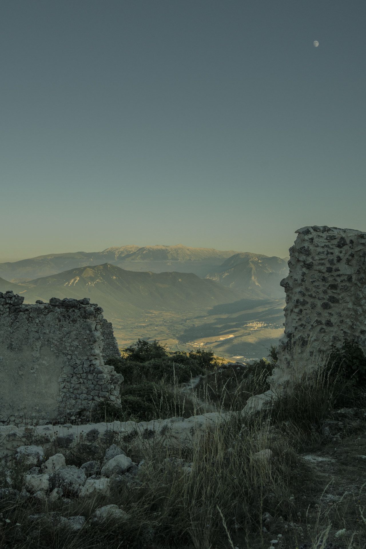 Sony ILCA-77M2 + Sigma 18-35mm F1.8 DC HSM Art sample photo. Rocca calascio (aq) - italy - 01 photography