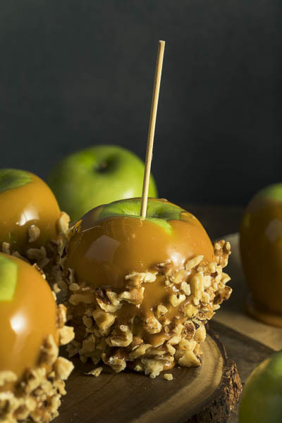 Canon EOS 5D Mark IV + Canon EF 100mm F2.8L Macro IS USM sample photo. Homemade organic candy taffy apples photography