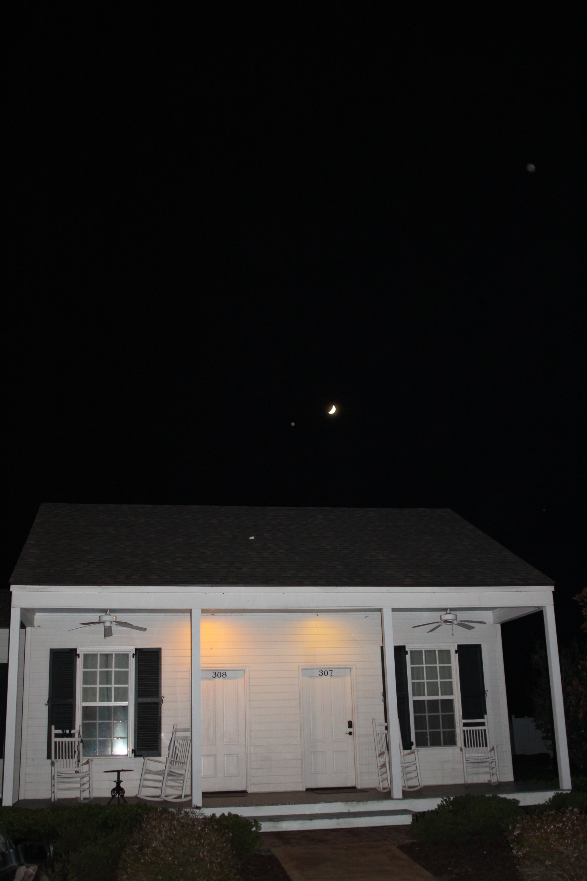 Canon EOS 100D (EOS Rebel SL1 / EOS Kiss X7) + Canon EF 24mm F2.8 sample photo. Goodnight from nottoway, louisiana. photography