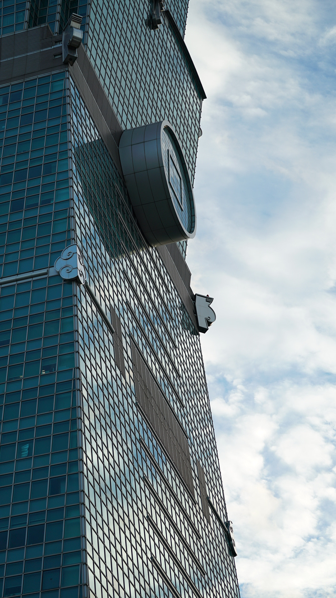 Sony a7S II + Sony FE 85mm F1.4 GM sample photo. Taipei 101 sunrise photography
