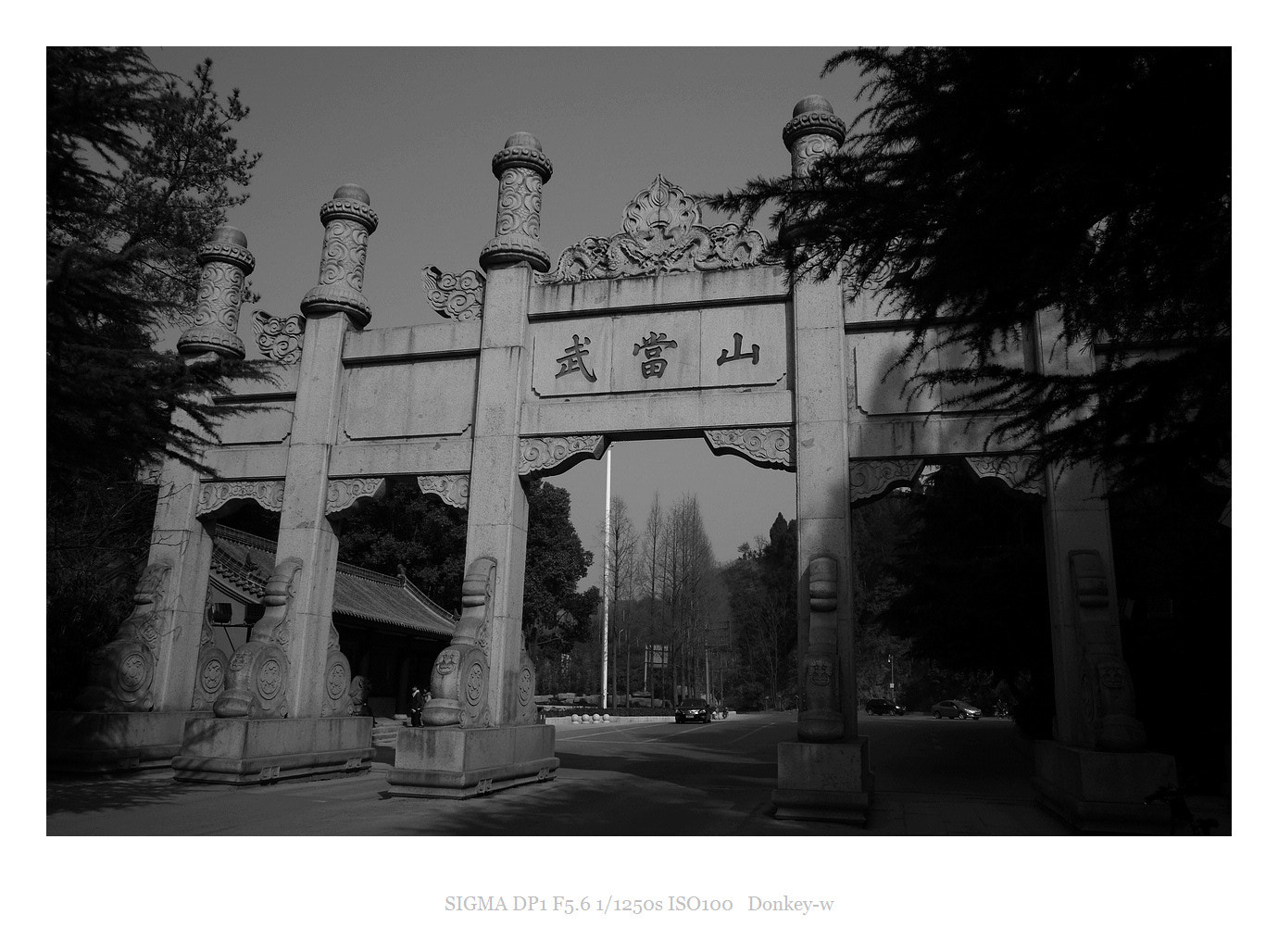 Sigma DP1 sample photo. Wudang mountains decorated archway photography