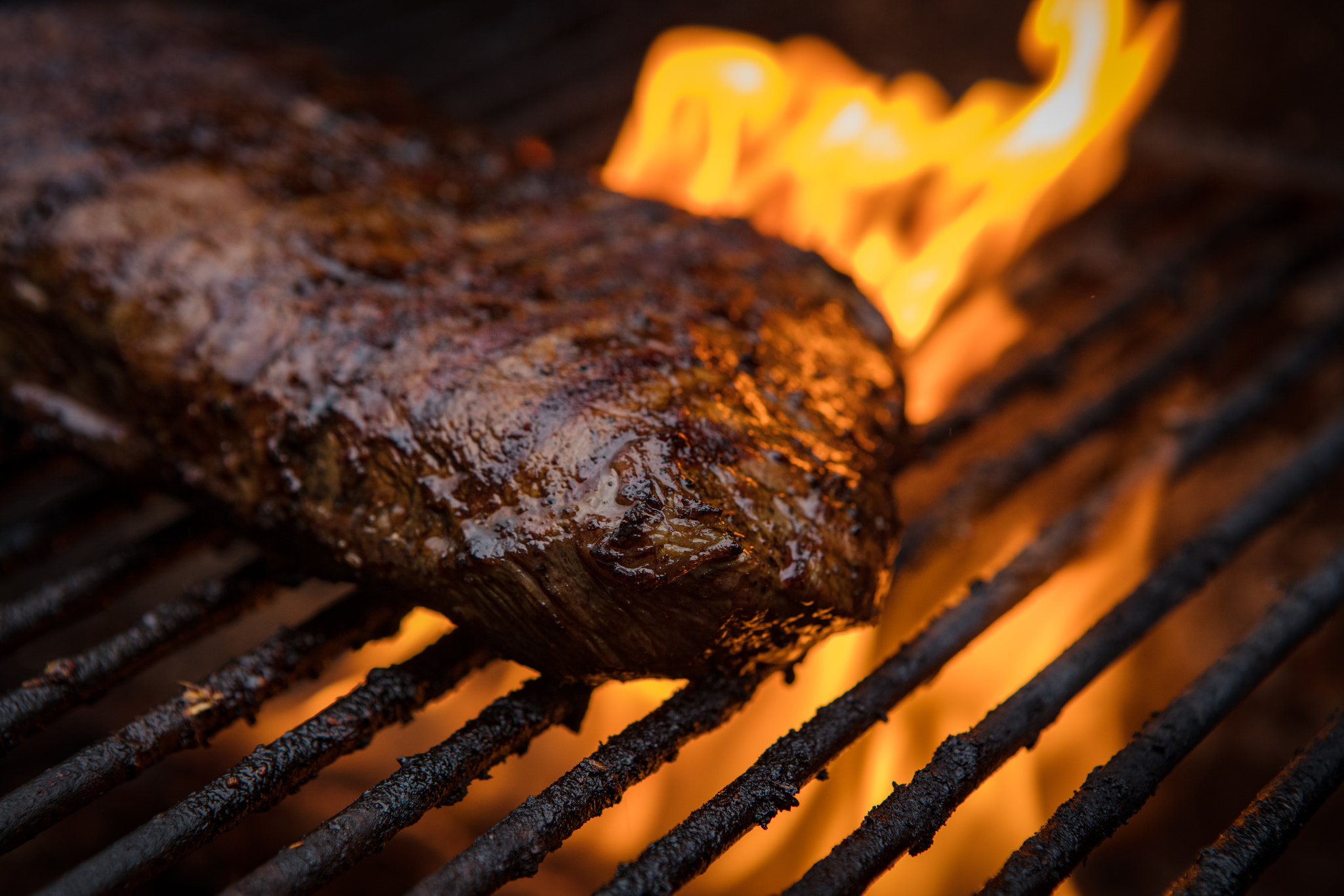 Canon EOS 5DS sample photo. Flank steak on grill photography