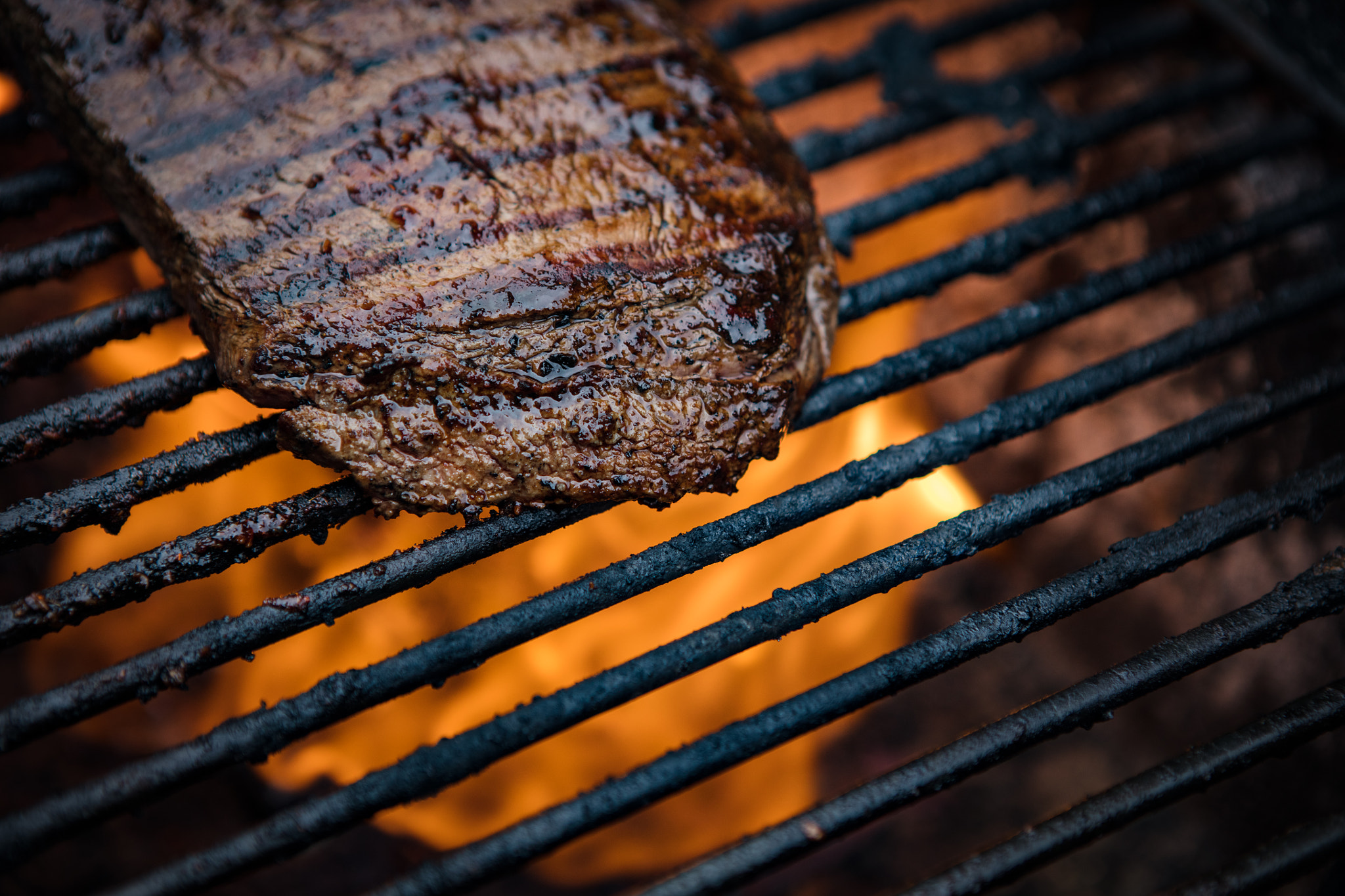 Canon EOS 5DS sample photo. Flank steak on grill photography