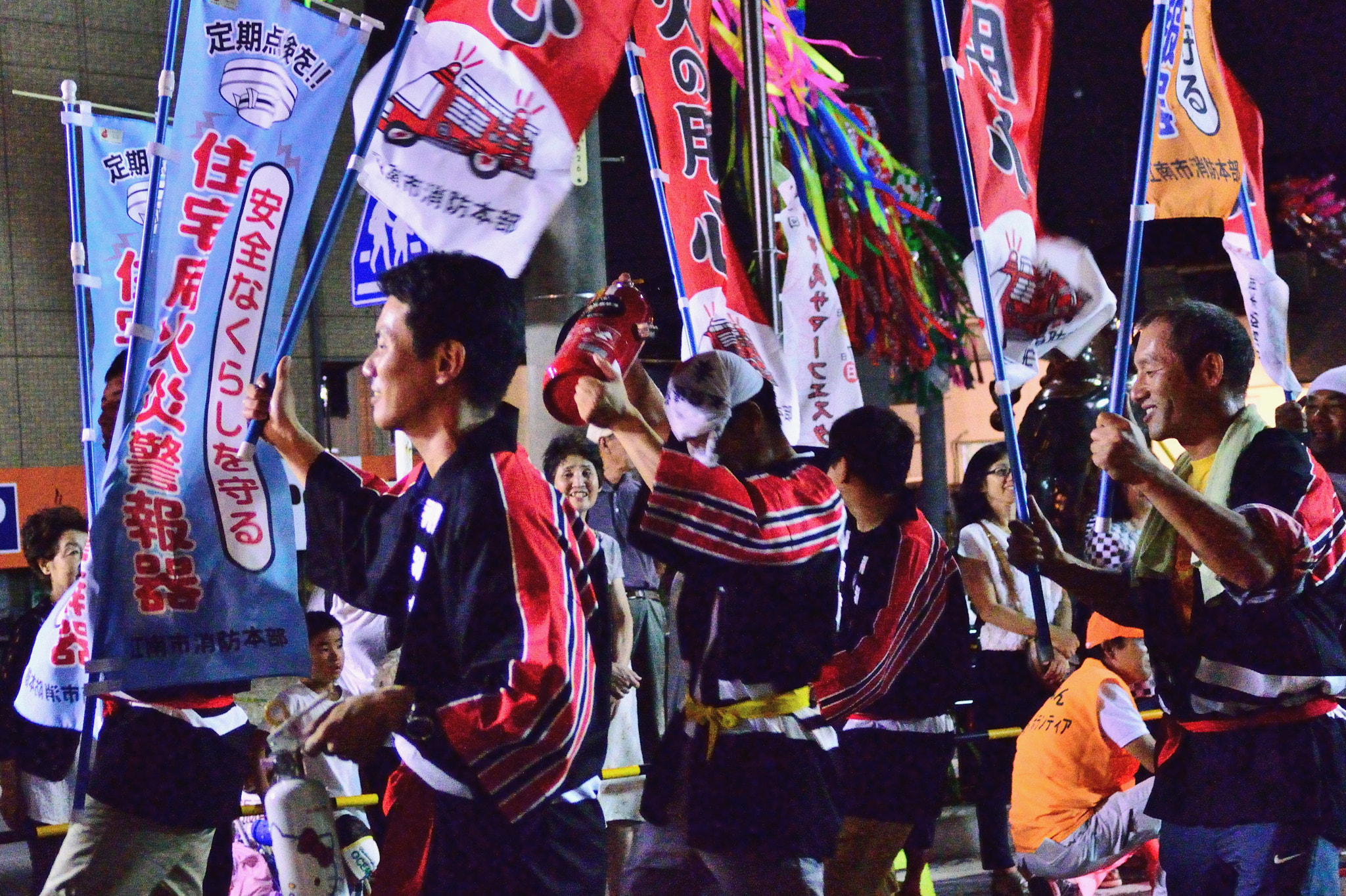 Nikon D7000 + Nikon AF Nikkor 28mm F2.8D sample photo. Demonstration at cheerful night photography