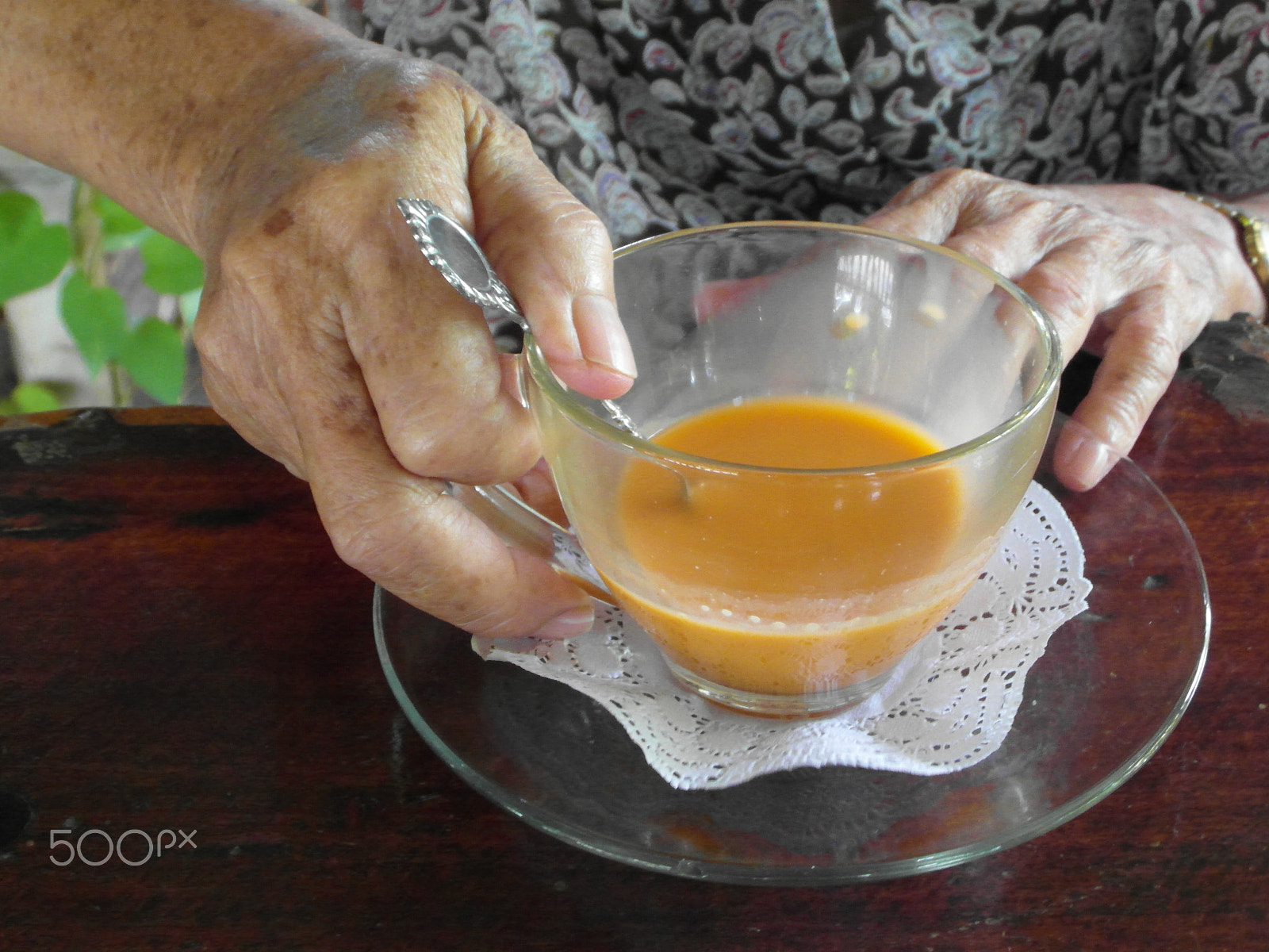 Samsung WB750 sample photo. Old lady holds a hot tea photography