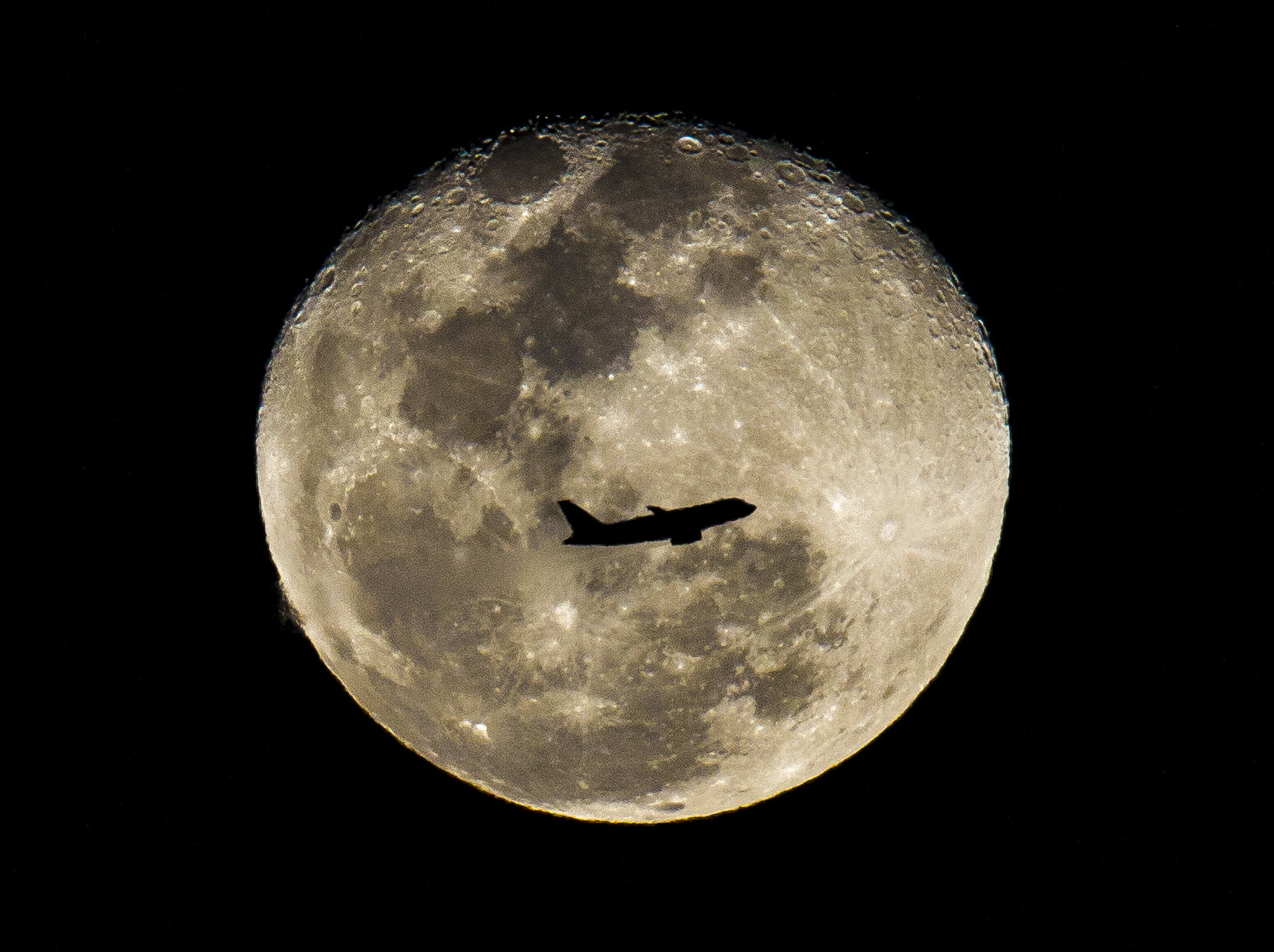Canon EF 400mm F2.8L IS USM sample photo. Travel around the moon photography