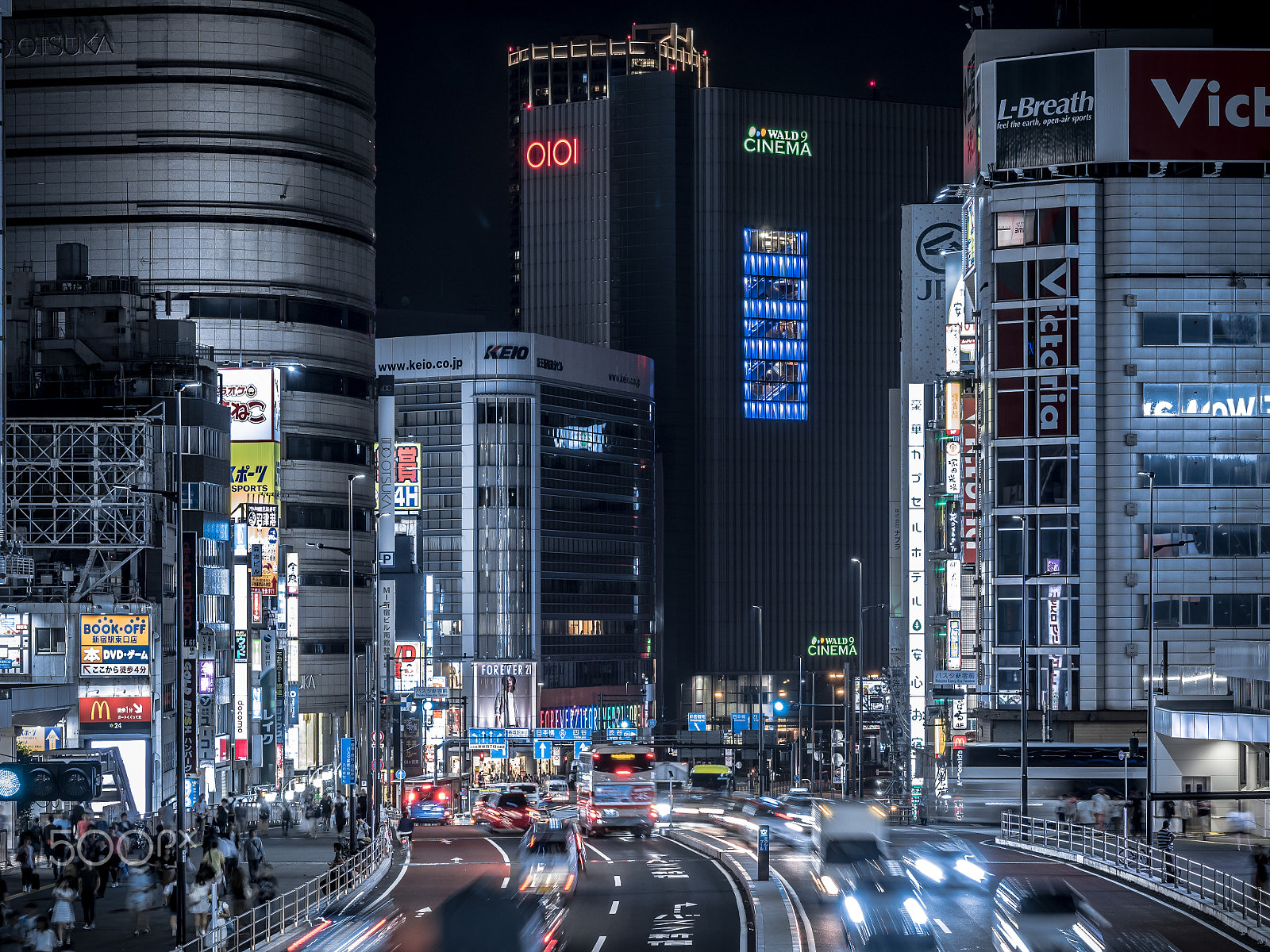 Olympus PEN E-PL7 + Sigma 60mm F2.8 DN Art sample photo. Shinjuku photography