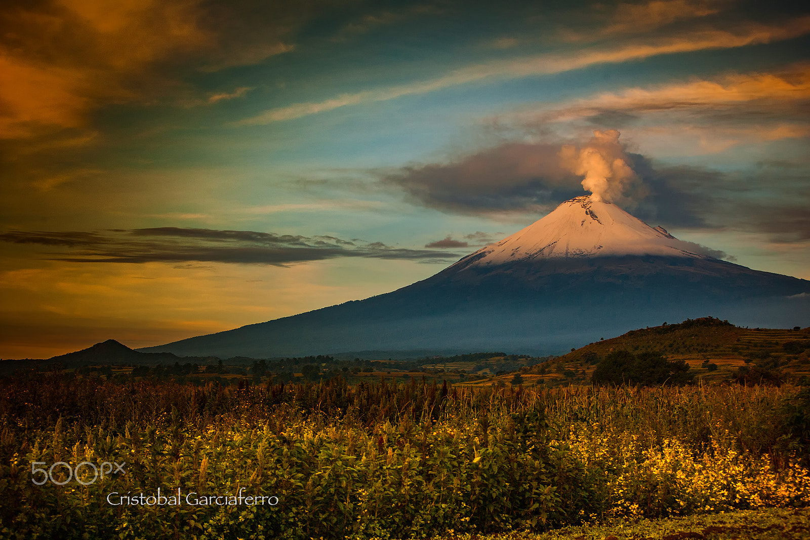 Canon EOS-1Ds Mark II sample photo. Snowy volcano in the morning photography